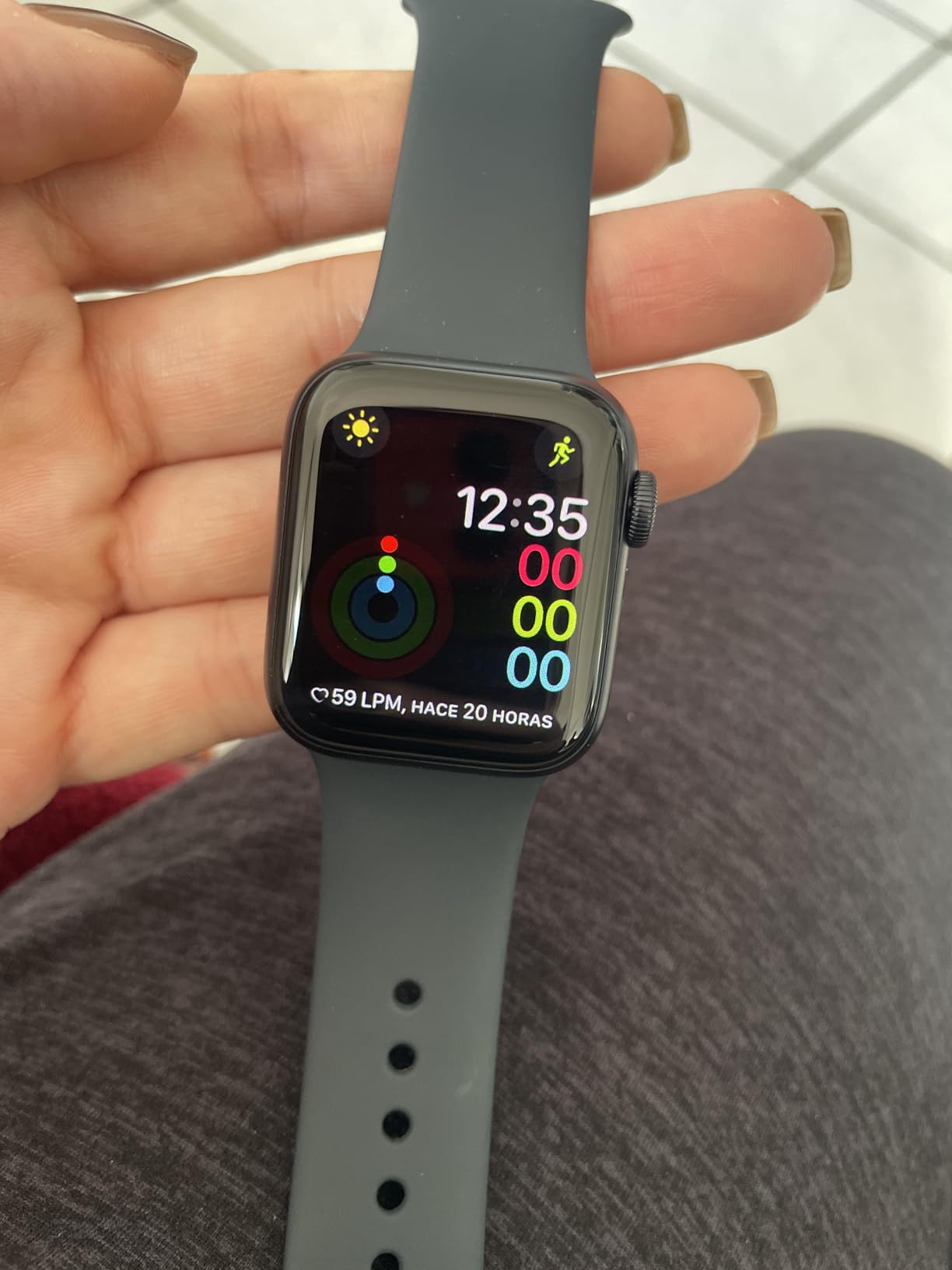 Apple Watch SE 3 [GPS 44mm] Smartwatch with Starlight Aluminum Case with Starlight Sport Band - M/L. Fitness and Sleep Trackers, Heart Rate Monitor, Always-On Display, Water Resistant - Customer Photo 1