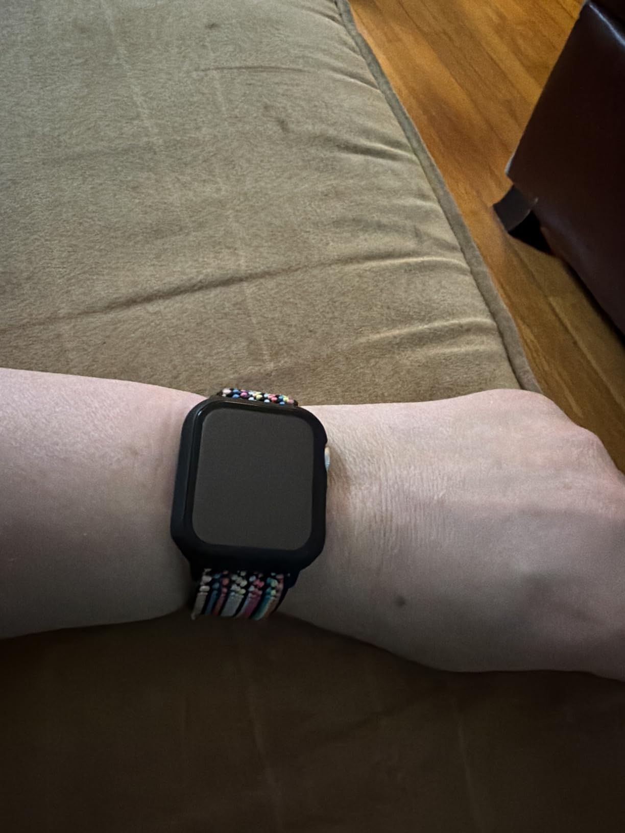 Apple Watch SE 3 [GPS 44mm] Smartwatch with Starlight Aluminum Case with Starlight Sport Band - M/L. Fitness and Sleep Trackers, Heart Rate Monitor, Always-On Display, Water Resistant - Customer Photo 5
