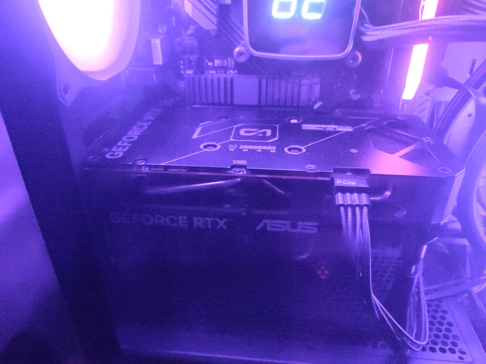 ASUS Dual GeForce RTX 5060 8GB GDDR7 White OC Edition customer photo 2