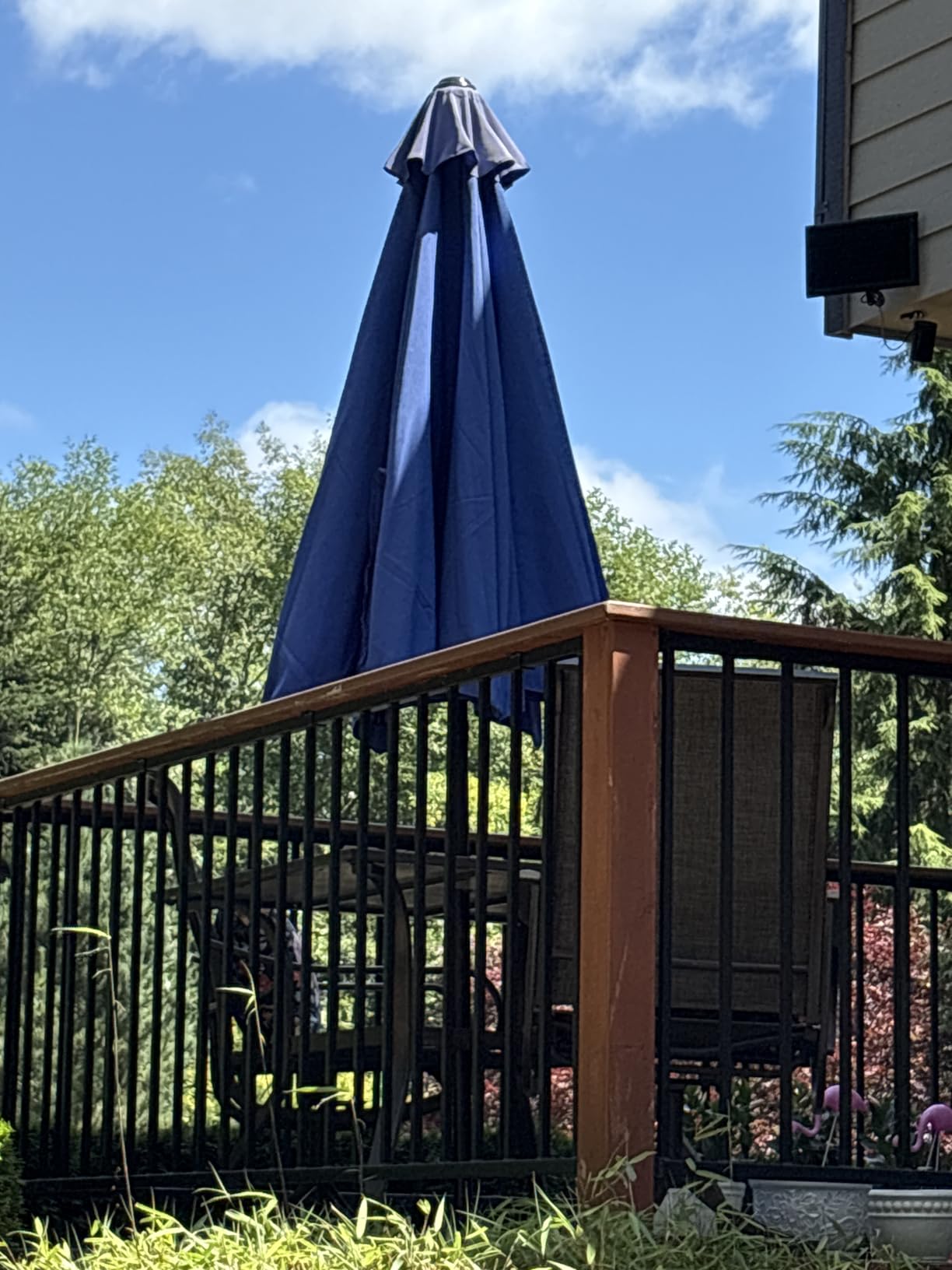 DUMOS 9FT Outdoor Patio Umbrella with Push Button Tilt and Crank, Table Umbrellas 8 Sturdy Ribs Waterproof for Pool,Market, Terrace, Beach, Outdoor Restaurant Customer Review DUMOS 9FT Outdoor Patio Umbrella with Push Button Tilt and Crank, Table Umbrellas 8 Sturdy Ribs Waterproof for Pool,Market, Terrace, Beach, Outdoor Restaurant - Customer Photo 2