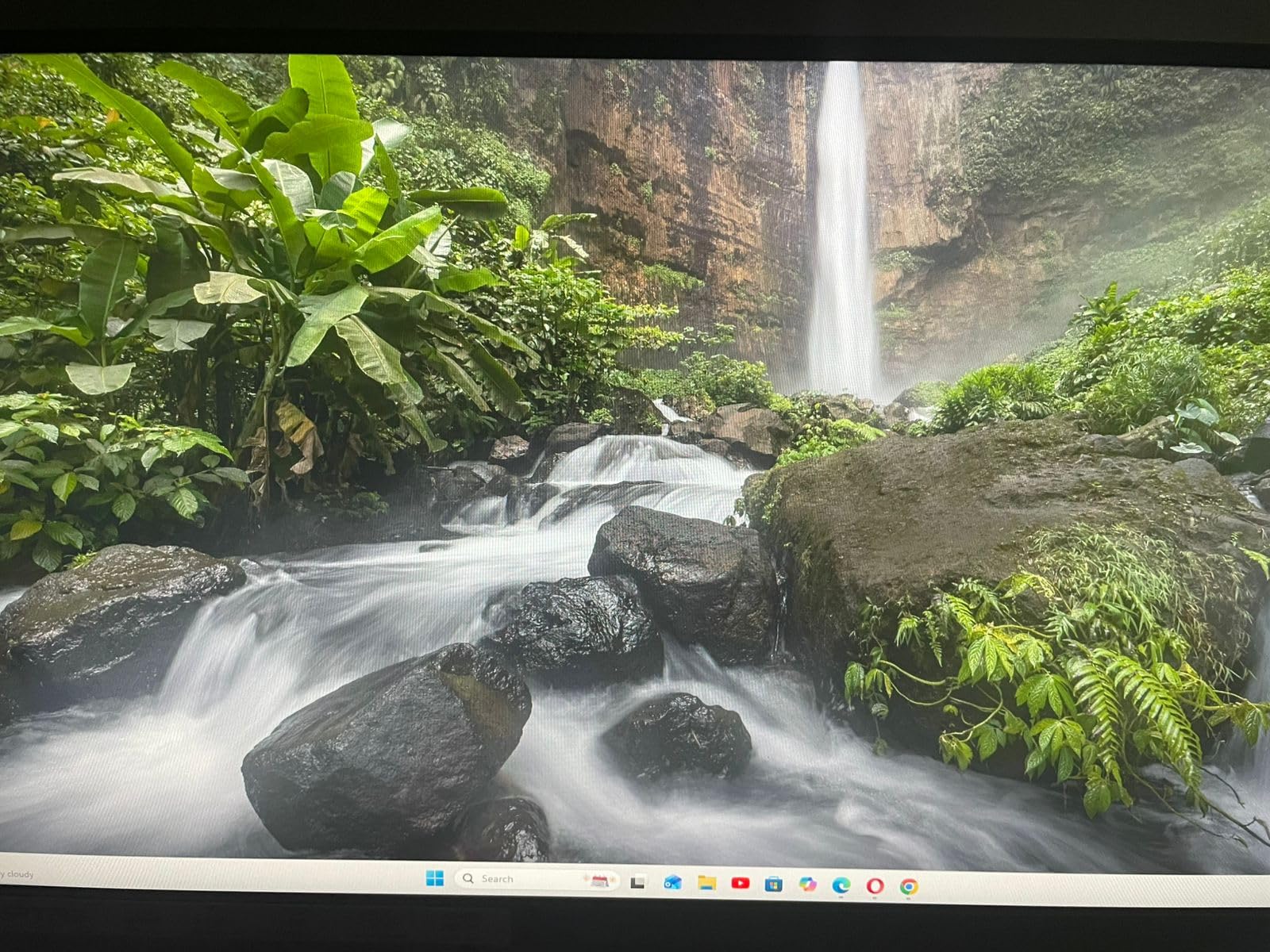 Sceptre New 22-Inch Gaming Monitor, FHD 1080p, Up to 144Hz, HDMI, DisplayPort, Built-in Speakers (E225W-FW144 Series, 2026) customer photo 1