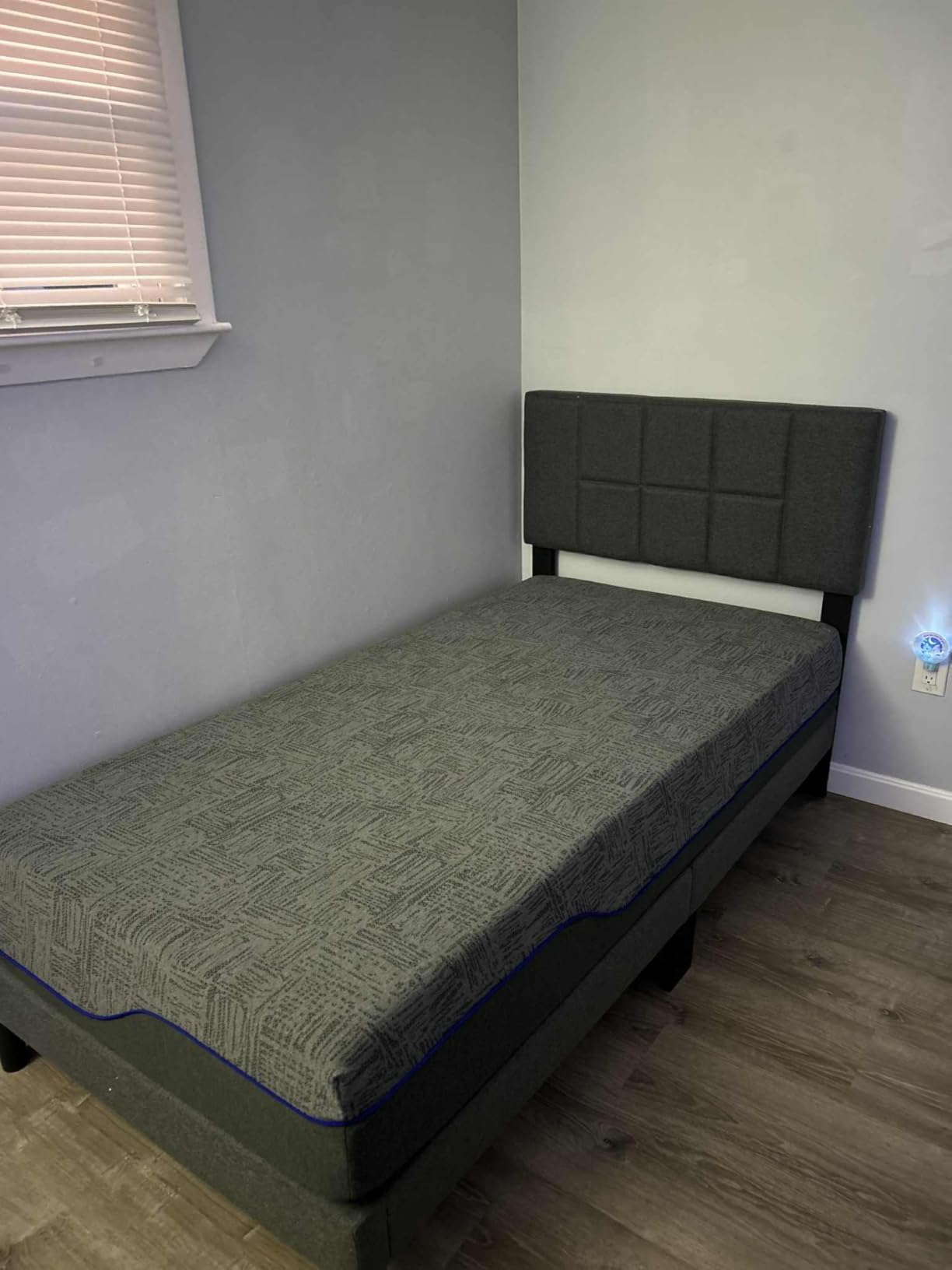 Amada 12 Inch Queen Memory Foam Mattress, Medium Feel, Cooling Gel & Bamboo Charcoal Infused Bed, Graphene Fabric Cover, CertiPUR-US & Oeko-TEX Certified, Fiberglass-Free, Mattress in a Box - Customer Photo 2