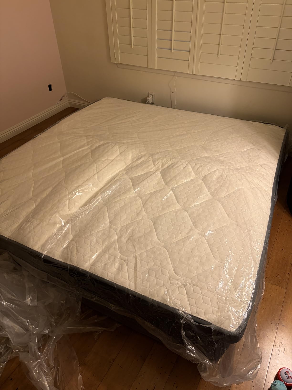 Firm King Mattress, 14 Inch Hybrid Mattresses in a Box Hotel Collection with Extra Back & Hip Support, Deep Sleep Comfort, Zoned Support, Fiberglass-Free and CertiPUR-US Certified, 365-Night Trial Customer Review Firm King Mattress, 14 Inch Hybrid Mattresses in a Box Hotel Collection with Extra Back & Hip Support, Deep Sleep Comfort, Zoned Support, Fiberglass-Free and CertiPUR-US Certified, 365-Night Trial - Customer Photo 1
