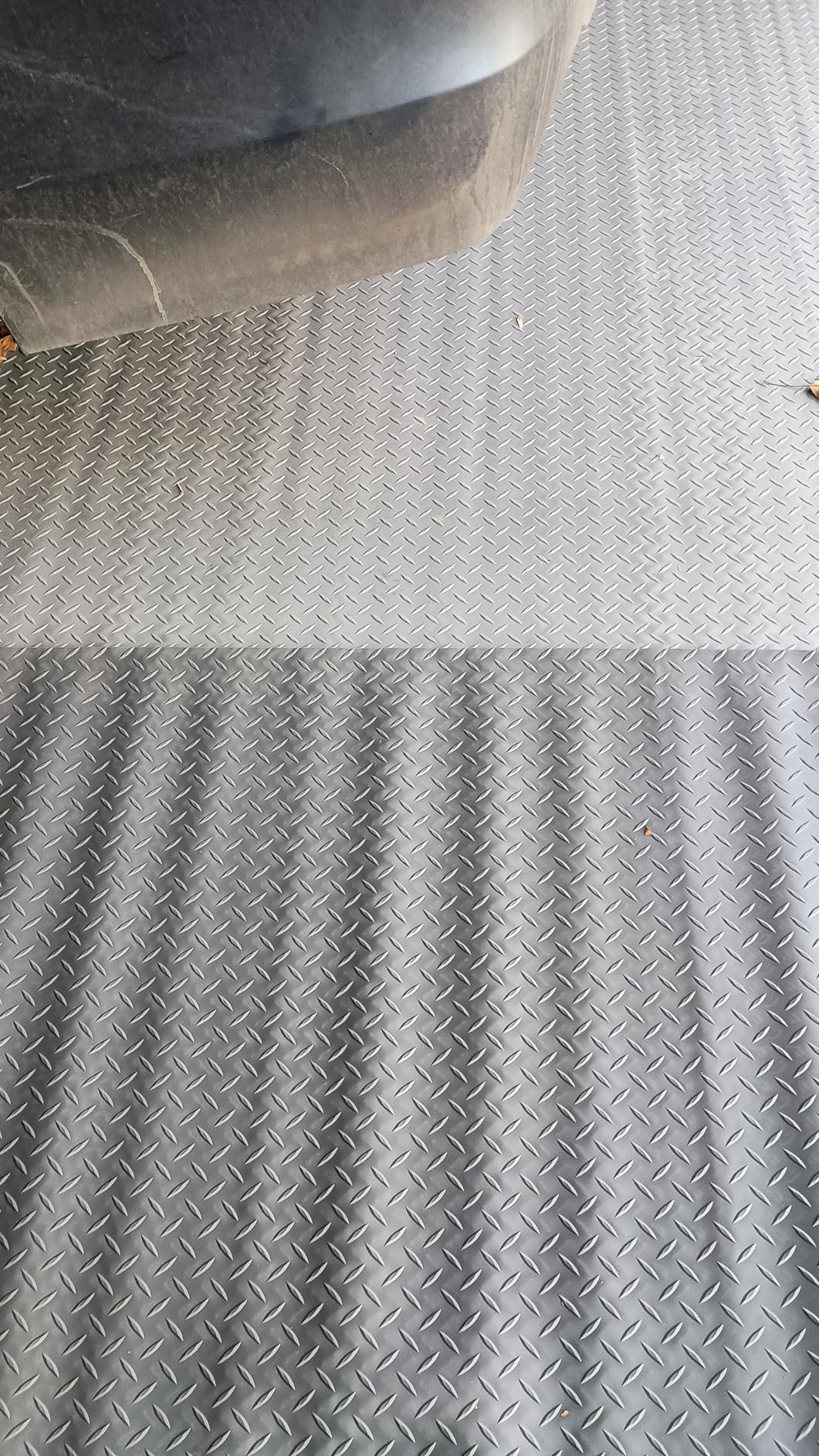 VEVOR Garage Floor Roll, 7.5 x 20 ft Garage Flooring Mat, 2.2 mm Thickened PVC Diamond Plate Floor Protector Mat with Double-Sided Tape, Non-Slip, Easy to Clean for Warehouse, Gyms, Trailer, Black - Customer Photo 1