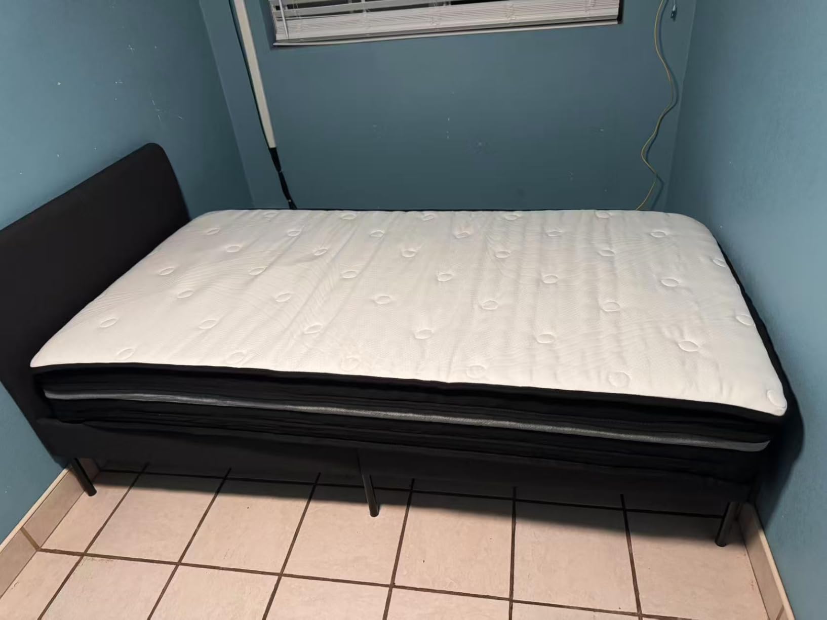 TeQsli Queen Mattress 10 inch, Gel Memory Foam and 7-Zone Pocket Spring Hybrid Mattress in a Box, Medium Firm Queen Size Mattress for Pressure Relief Motion Isolation, 100 Nights Trial - Customer Photo 2