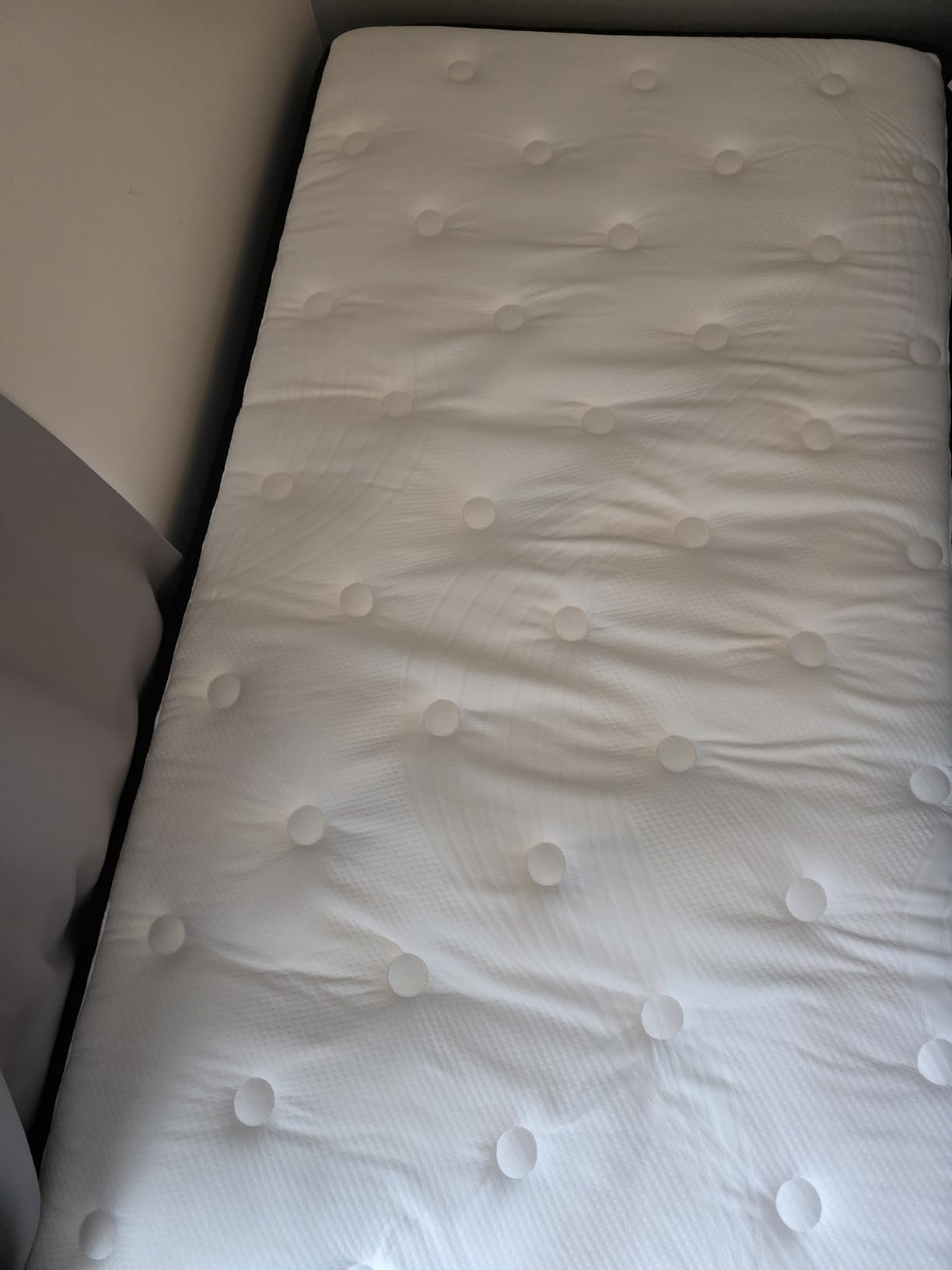 Twin Mattress 10 Inch Hybrid Mattress in a Box, Medium Firm Memory Foam and Innersprings Hybrid Mattresses, Twin Size Mattress for Motion Isolation and Pressure Relief, CertiPUR-US Customer Review Twin Mattress 10 Inch Hybrid Mattress in a Box, Medium Firm Memory Foam and Innersprings Hybrid Mattresses, Twin Size Mattress for Motion Isolation and Pressure Relief, CertiPUR-US - Customer Photo 1