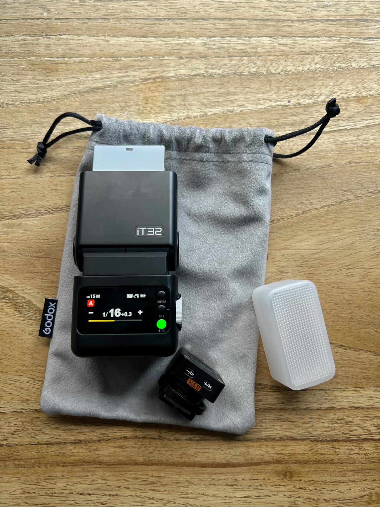 Godox IT32 TTL Camera Flash with X5C Flash Trigger for Canon Cameras,Magnetic Hotshoe&Trigger 2-in-1,Colorful Touch Screen,Rotatable Flash Head,X System TTL&HSS,LED Modeling Light,Creative Accessories - Customer Photo 2
