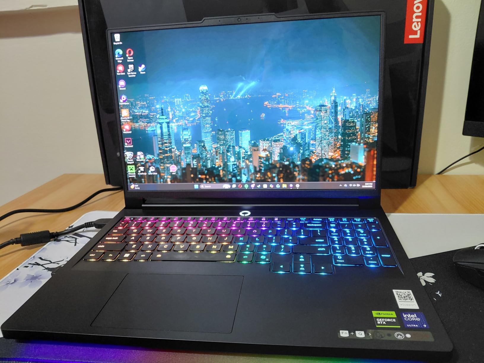 Lenovo Legion Pro 7i - AI-Powered Gaming Laptop - Intel Core Ultra 7 255HX - 16