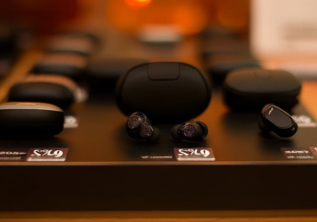 Best Noise Cancelling Earbuds Deals [cy]: 10 Models Tested - findingdulcinea