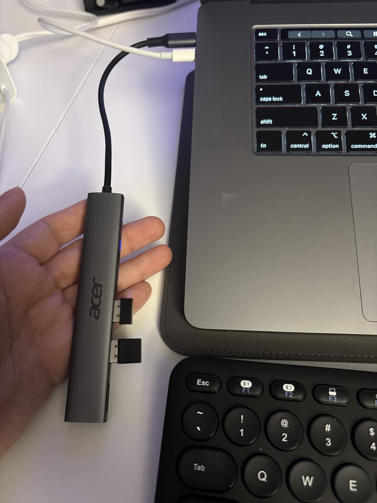 Acer 5-in-1 USB-C Hub: A Practical Port Expander for Laptops and Tablets 3 Acer 5-in-1 USB-C Hub: A Practical Port Expander for Laptops and Tablets – Review Image