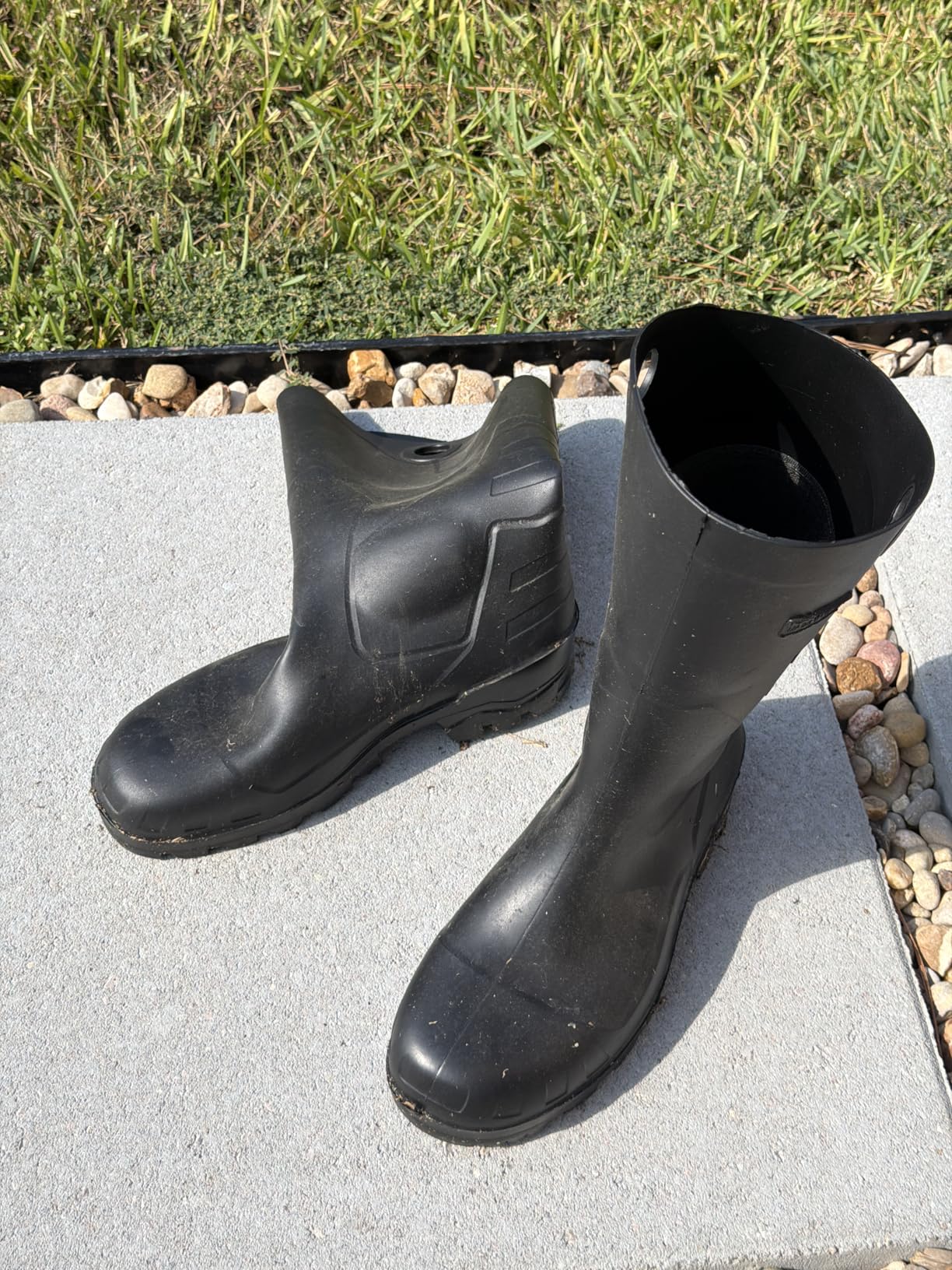 Dunlop Chesapeake Rubber Boots for Men & Women – PVC - Waterproof - Lightweight Garden, Fishing & Rain Boots with Soft Toe and Wide Calf – Black – Size 3–15 Customer Review Dunlop Chesapeake Rubber Boots for Men & Women – PVC - Waterproof - Lightweight Garden, Fishing & Rain Boots with Soft Toe and Wide Calf – Black – Size 3–15 - Customer Photo 3