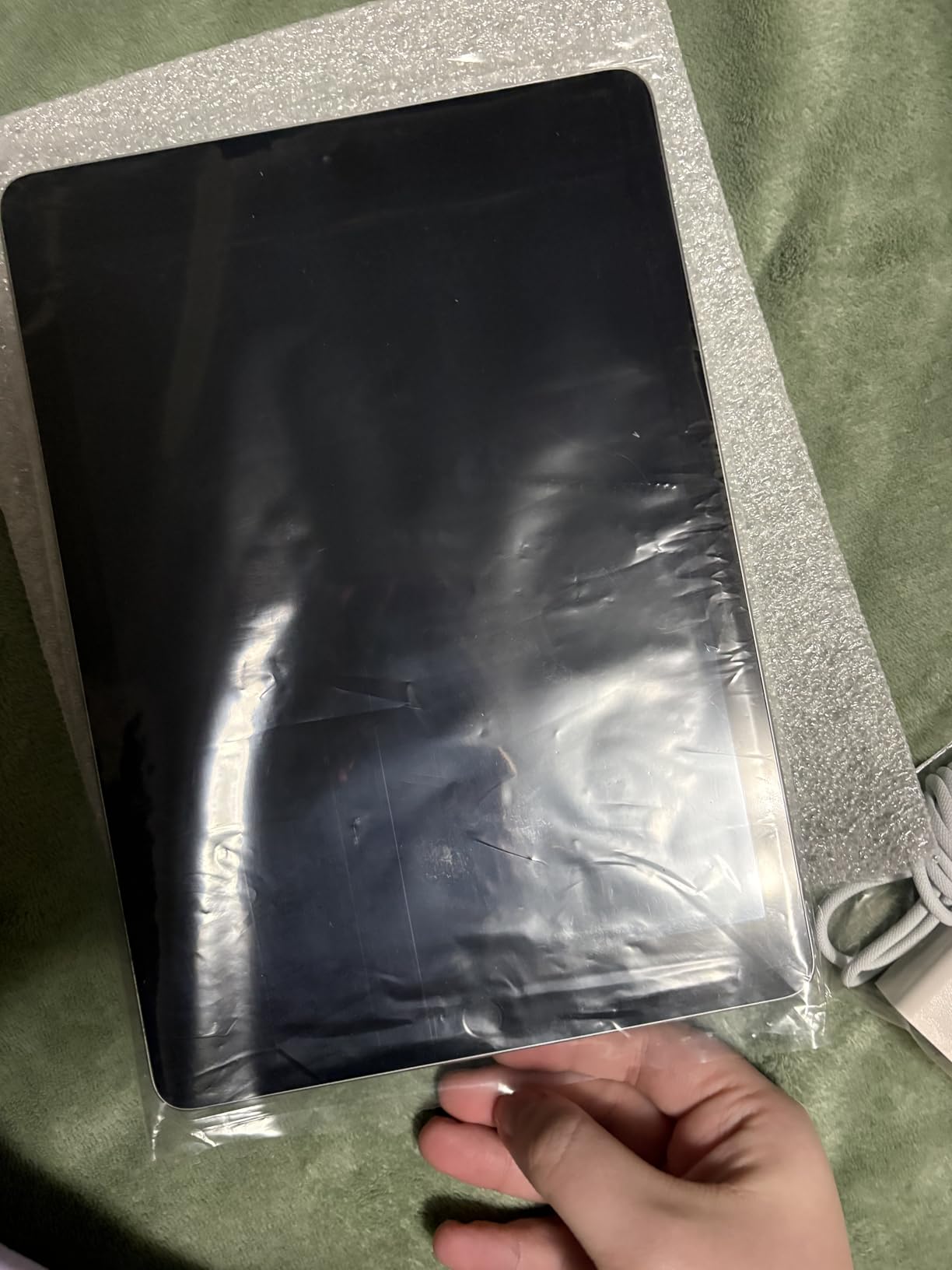 2018 Apple iPad (WiFi, 128GB) Space Gray (Renewed) customer photo 1