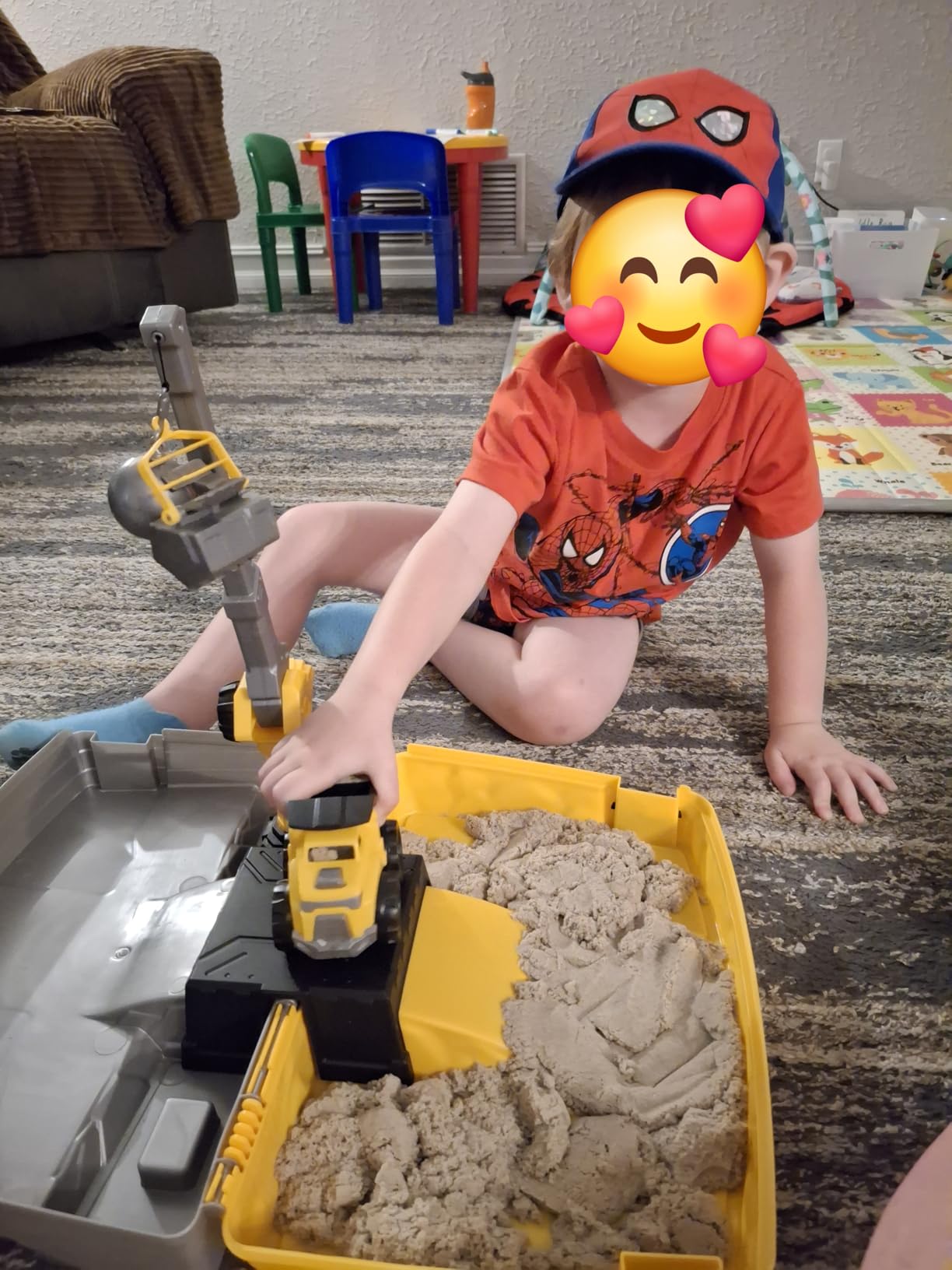 Kinetic Sand, Construction Site Folding Sandbox with 2lbs Play Sand & Toy Truck, Sensory Toys for Kids Ages 3 and up customer photo 1