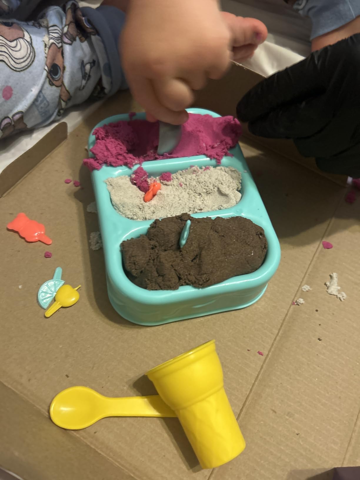 Kinetic Sand Scents, Ice Cream Treats Playset, Easter Basket Stuffers, Includes 3 Scented Colors of Moldable Play Sand & 6 Tools, Sensory Toys for Kids customer photo 1