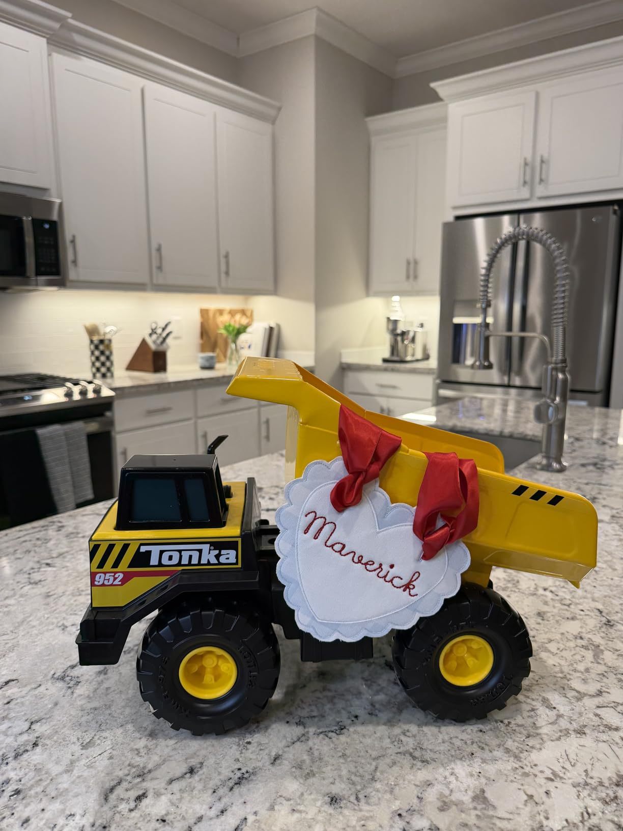 Tonka Steel Classics 4x4 Pickup Truck - Made with Steel & Sturdy Plastic, Yellow Toy Construction Truck, Boys and Girls, Kids, Toddlers, Ages 3+ customer photo 1
