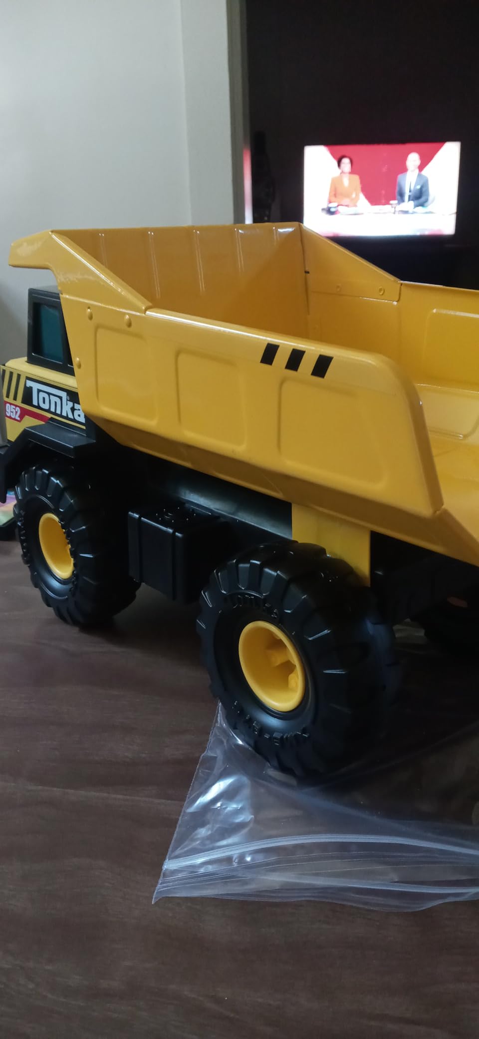 Tonka Steel Classics 4x4 Pickup Truck - Made with Steel & Sturdy Plastic, Yellow Toy Construction Truck, Boys and Girls, Kids, Toddlers, Ages 3+ customer photo 2
