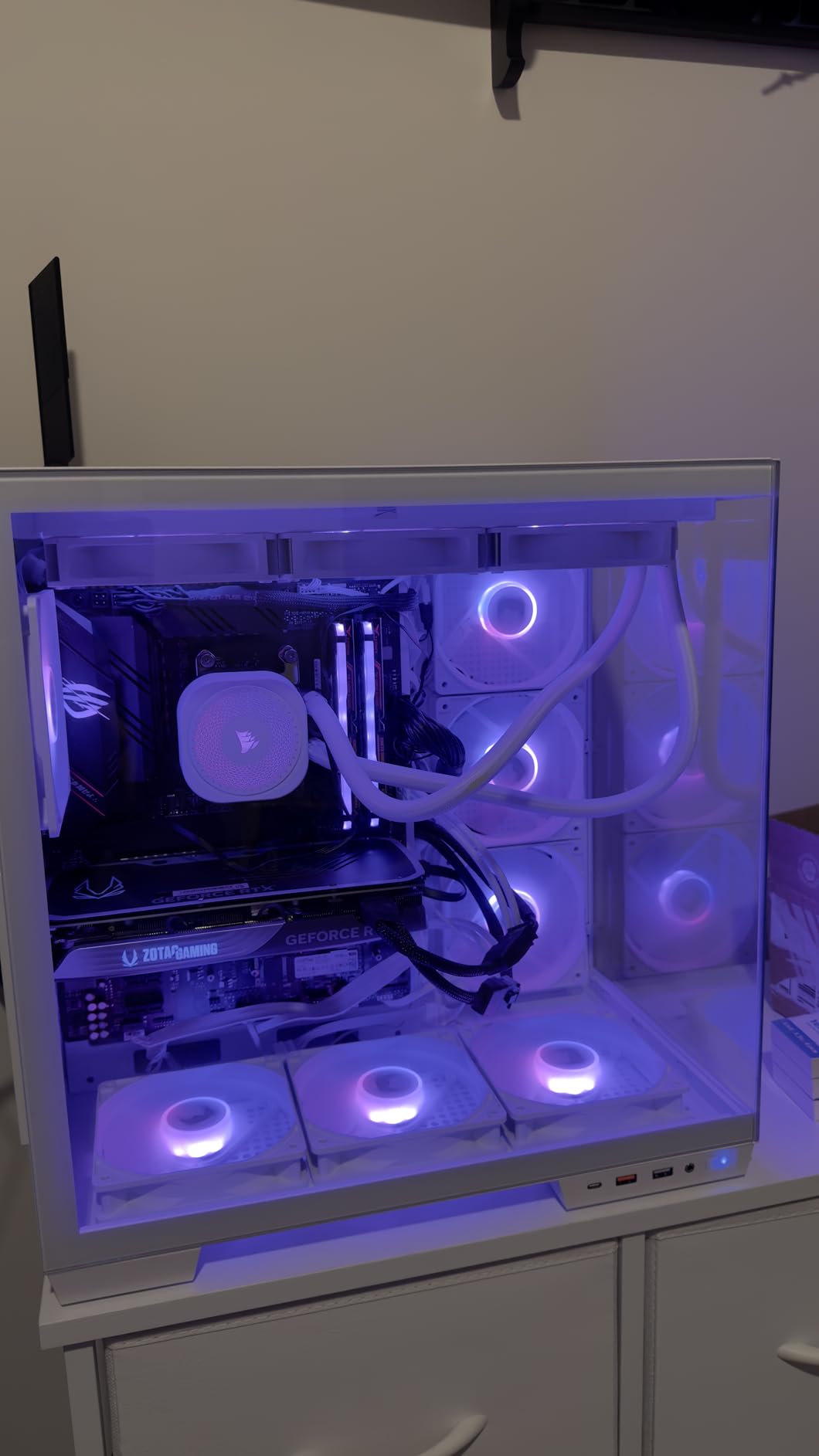 Corsair Nautilus 240 RS Liquid CPU Cooler - 240mm AIO - Low-Noise - Direct Motherboard Connection - Daisy-Chain - Intel LGA 1851/1700, AMD AM5/AM4 - 2X RS120 Fans Included - Black customer photo 1