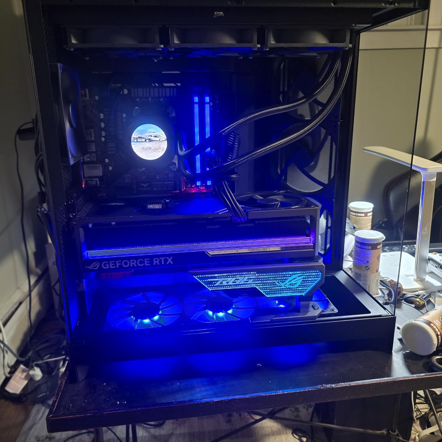 ASUS ROG Herculx Graphics Card Holder White Edition (Tool-Free Design, Included Spirit Level, Solid zinc Alloy, 72-128mm, Aura Sync) customer photo 1