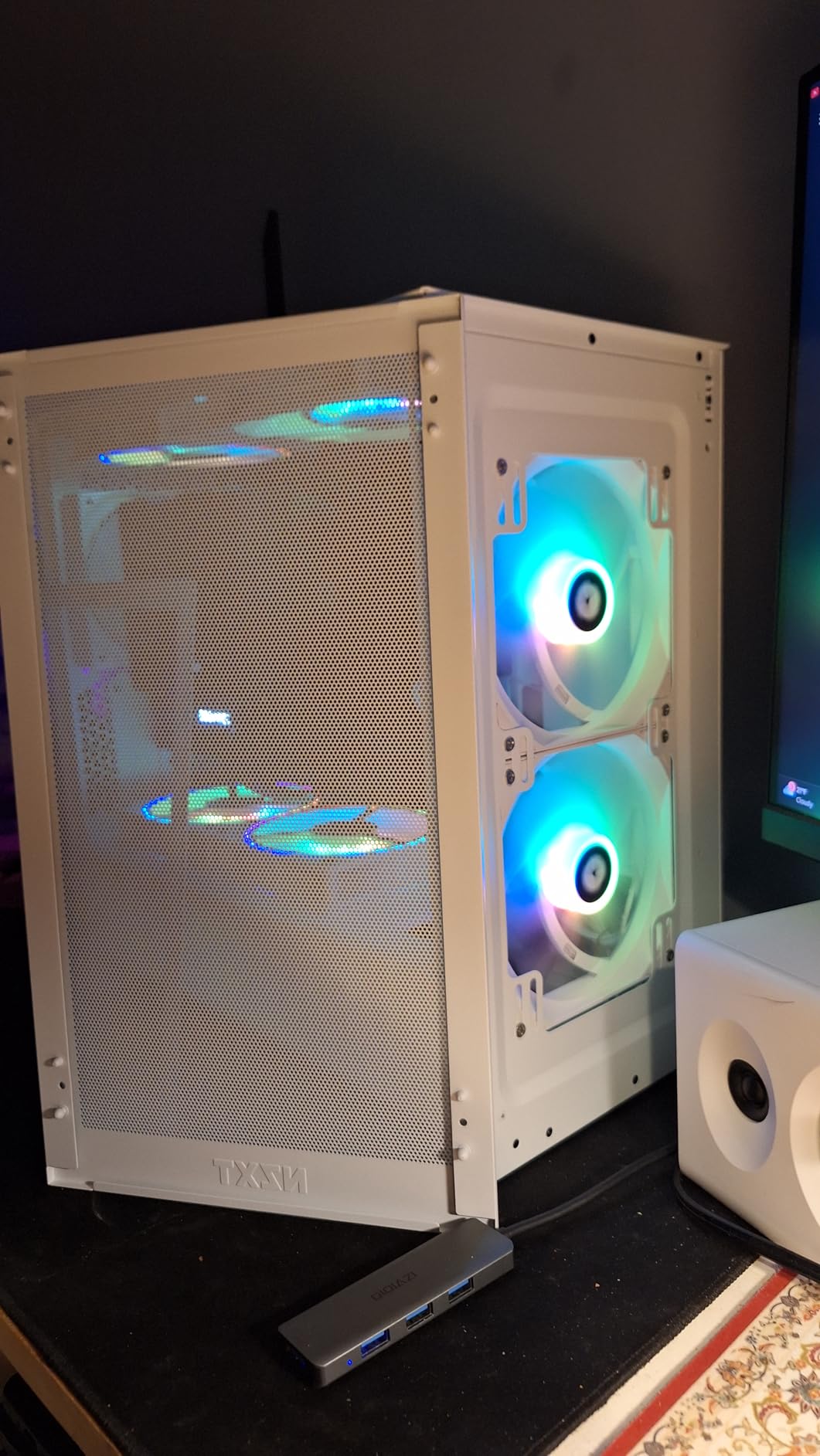 NZXT H3 Flow - Micro-ATX PC Case - Optimized Airflow - Includes 1 x 120mm Rear Fan - Supports Full-Sized GPUs - Fits 280mm Front, 240mm Top Radiator - Back-Connect Motherboard - Black customer photo 2