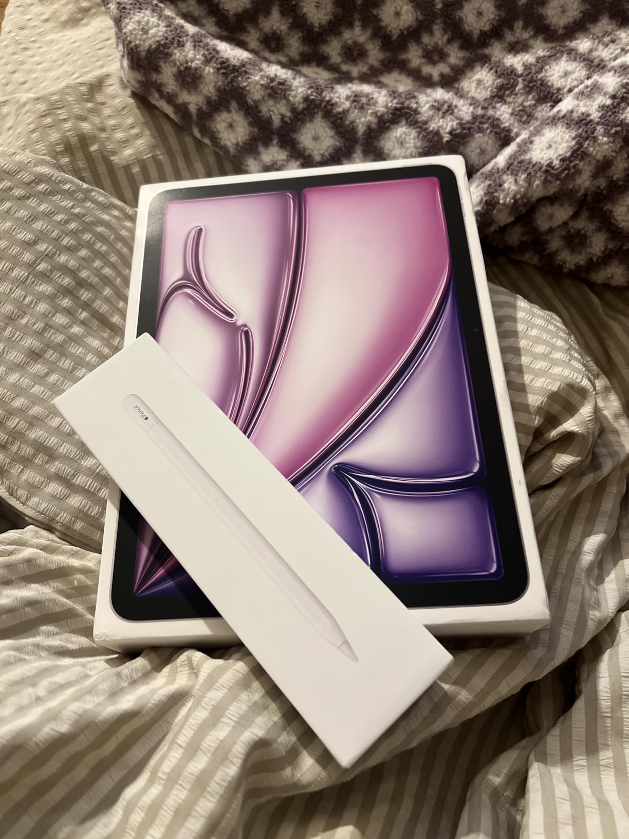 Apple iPad Air 11-inch with M3 chip Built for Apple Intelligence, Liquid Retina Display, 128GB, 12MP Front/Back Camera, Wi-Fi 6E, Touch ID, All-Day Battery Life - Purple customer photo 2