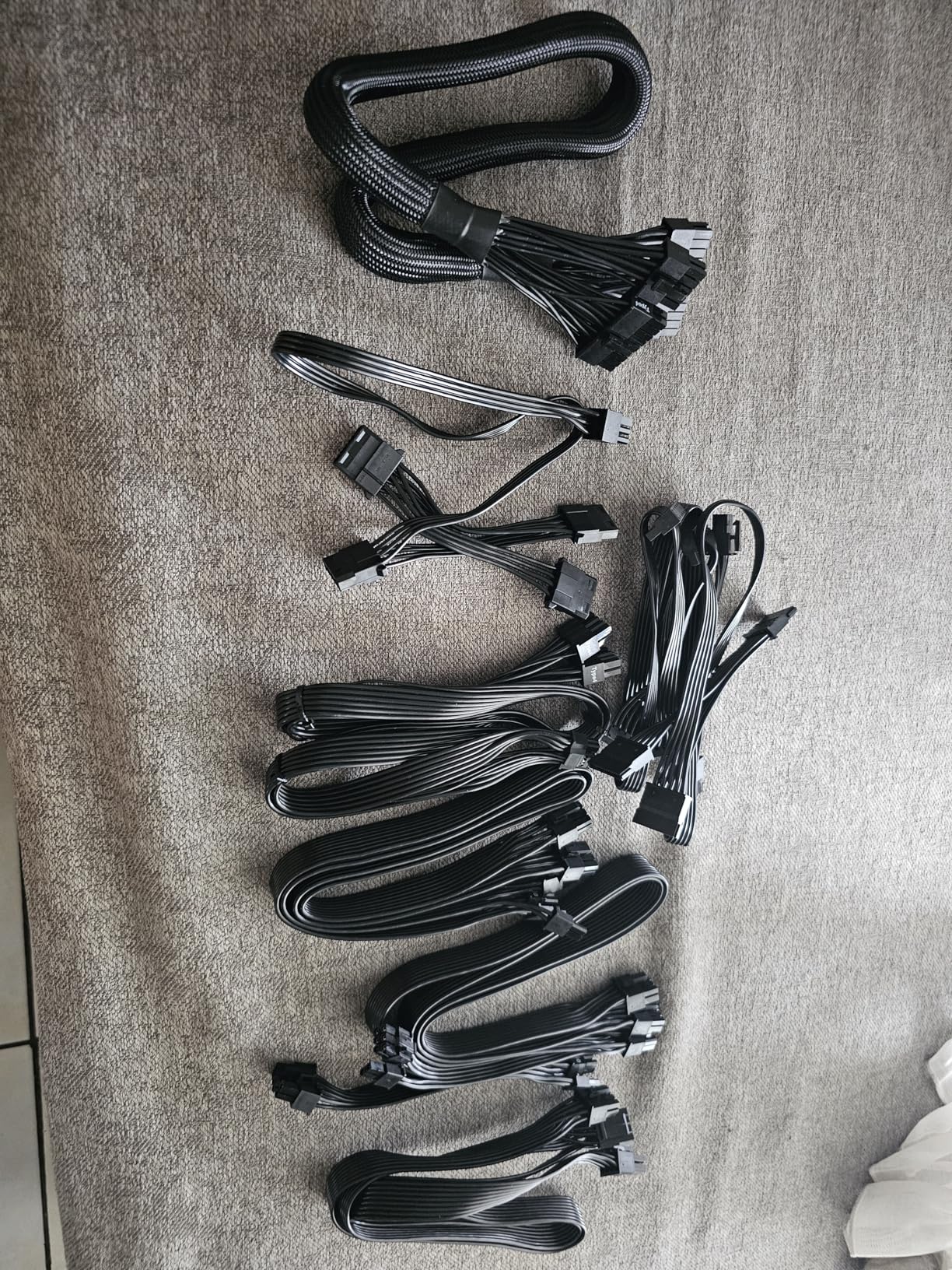 CORSAIR RM850e ATX 3.1 PCIe 5.1 Ready Fully Modular 850W Power Supply - 12V-2x6 Cable Included, Cybenetics Gold Efficiency, 105°C-Rated Capacitors, Modern Standby Mode - Black customer photo 2