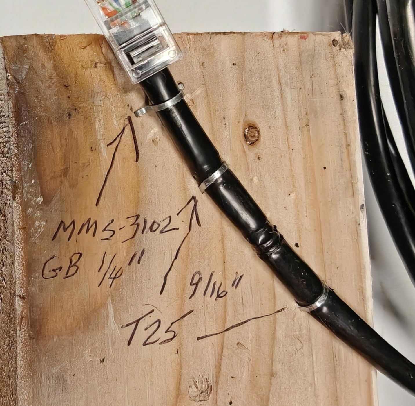 Arrow T25 Heavy Duty Staple Gun for Low Voltage Cables and Wires up to 1/4-Inch Diameter - Silver customer photo 1