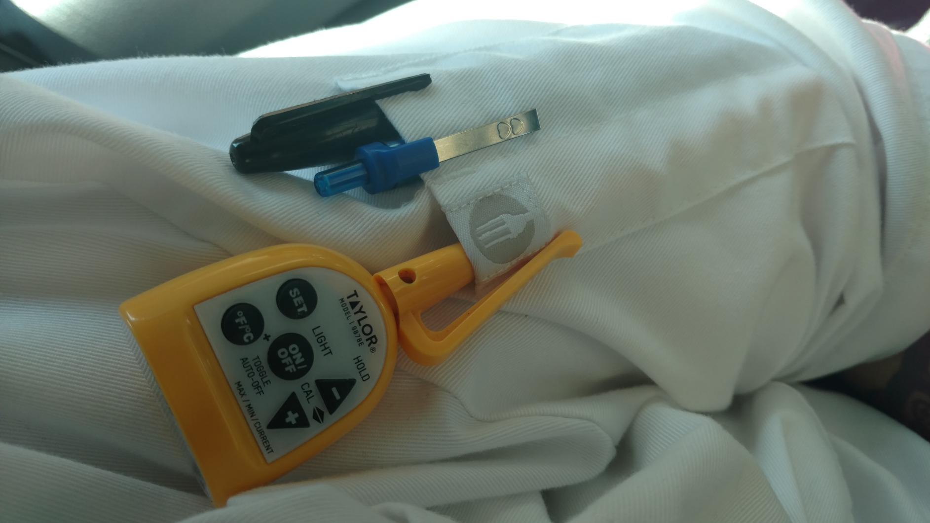 Taylor Compact Waterproof Digital Food Thermometer, 4.5 Inch Stem Length with an FDA Recommended 1.5mm Stepdown Probe Diameter and Amber Backlit LCD, HOLD, Min/Max; NSF, Yellow customer photo 1