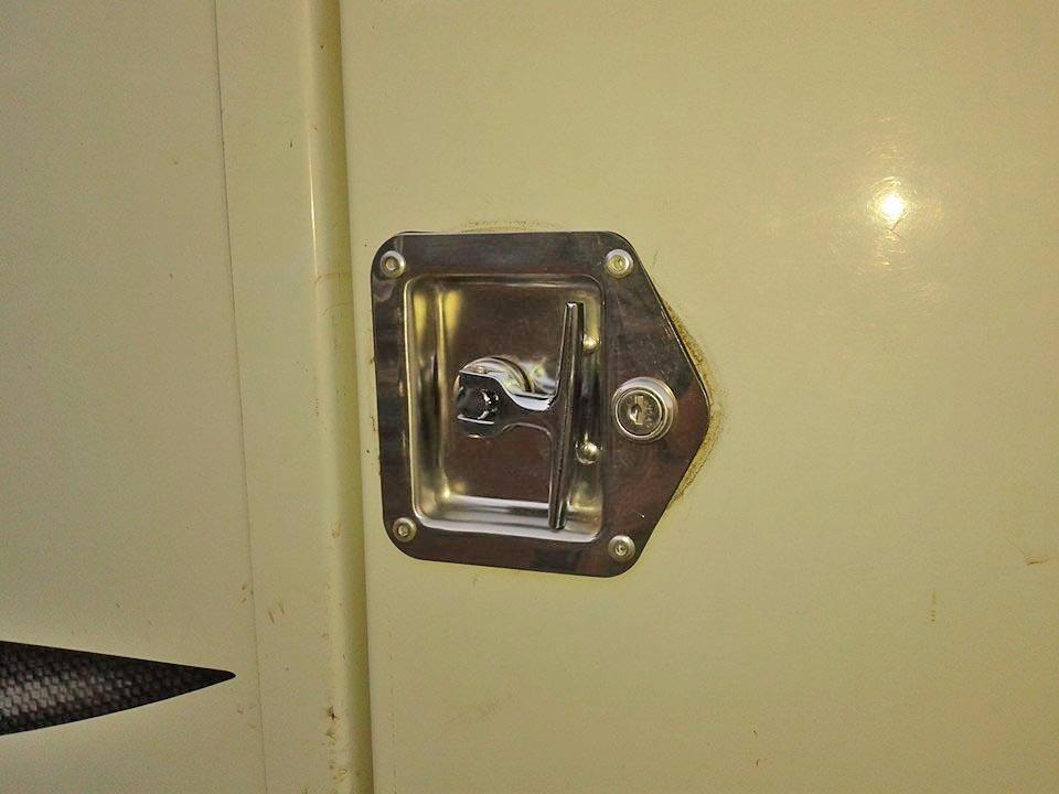 Buyers Products L8815 T-Handle Latch, Locking Single Point Latch With Gasket, With 2 Keys customer photo 1