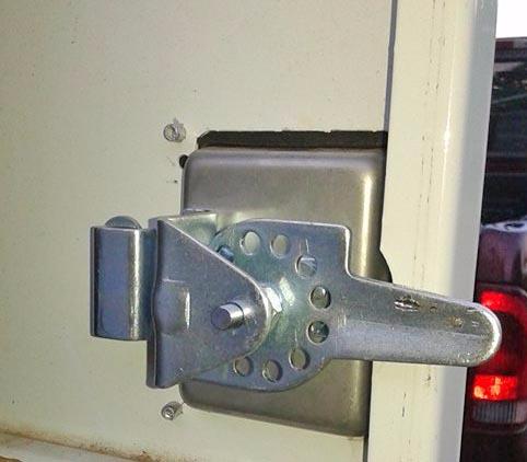 Buyers Products L8815 T-Handle Latch, Locking Single Point Latch With Gasket, With 2 Keys customer photo 2
