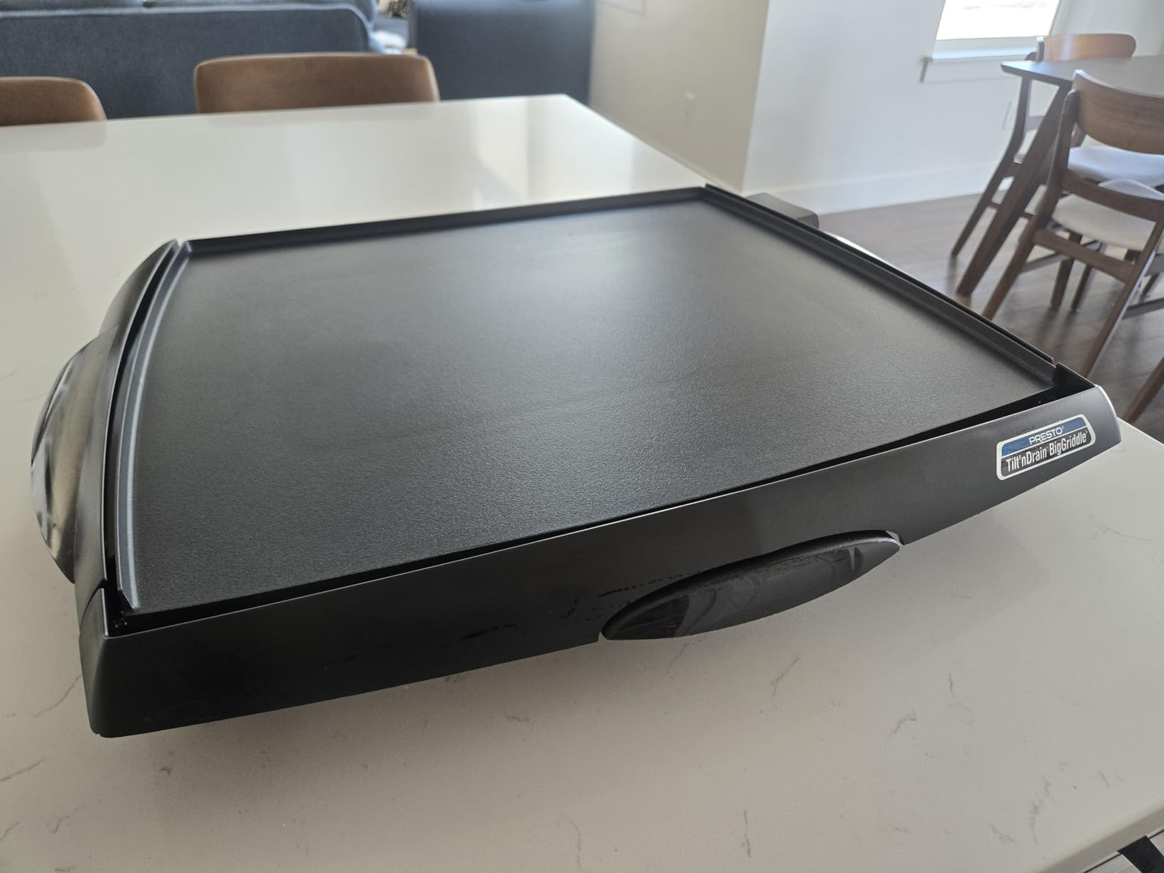Presto 07046 Tilt 'n Drain Big Griddle Cool-Touch Electric Griddle customer photo 1