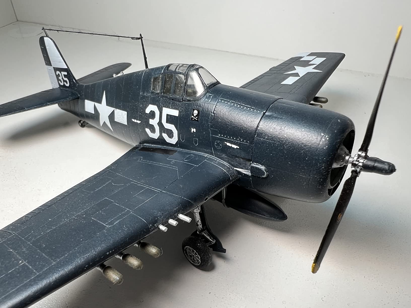 Academy WWII U.S. Navy Fighter F6F-3/5 Model Kit customer photo 2