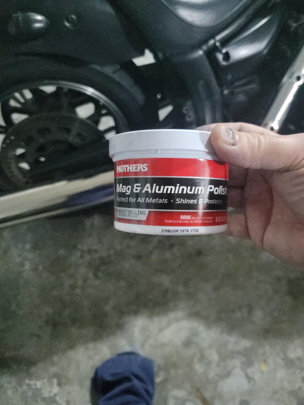 Mothers Mag & Aluminum Polish, 10 oz. - Brilliant Shine, Easy to Use, for All Uncoated & Unplated Metals Including Aluminum Wheels, Stainless Steel Trim and Exhaust Tips customer photo 2