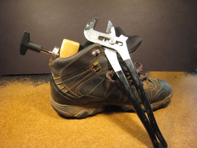 Premium Professional 2-Way Shoe Stretcher for Men & Women, Expands Length & Width, Heavy Duty Wood & Steel Design customer photo 1