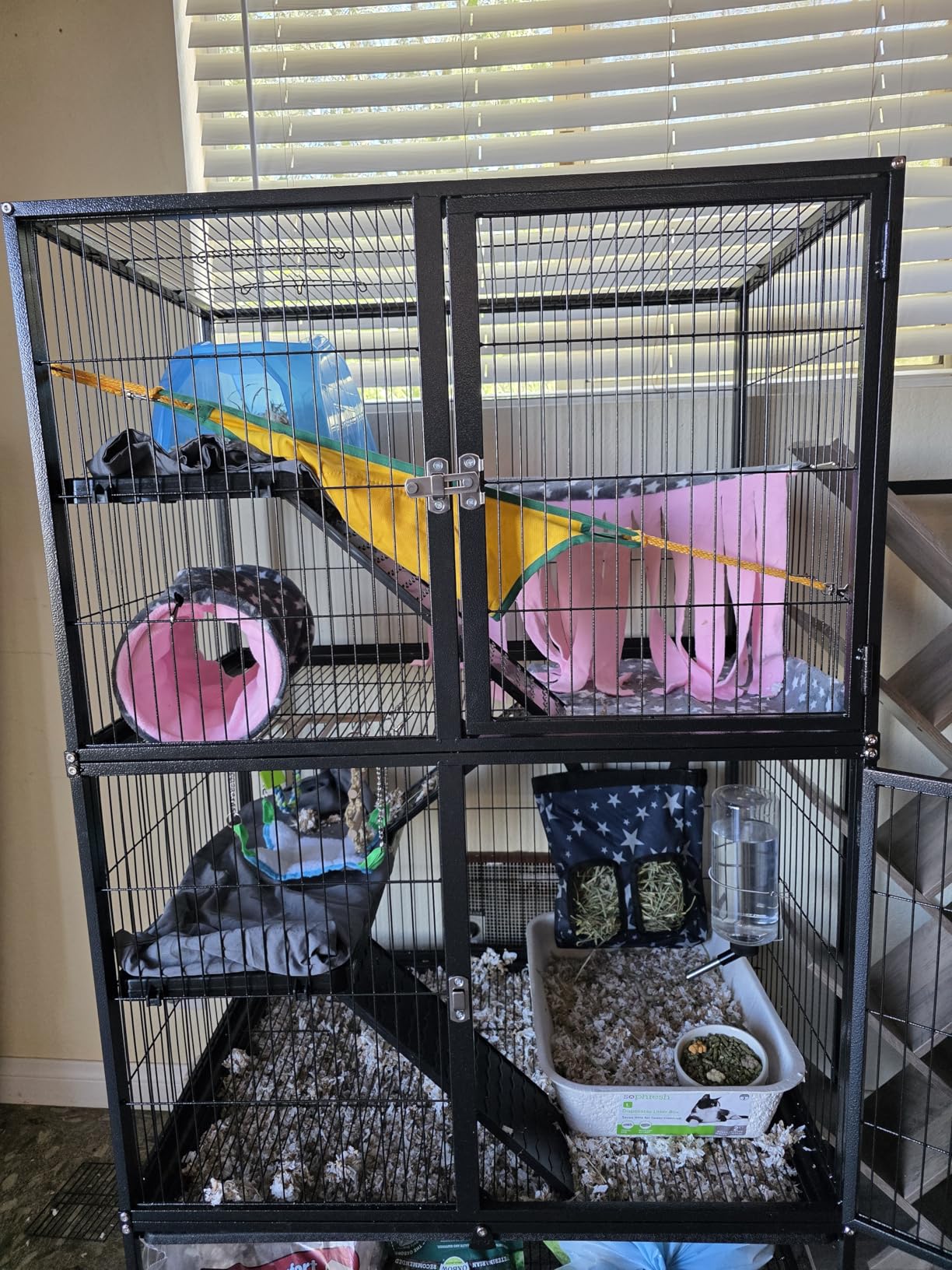Prevue Pet Products 485 Feisty Ferret Home with Stand, Black Hammertone customer photo 1