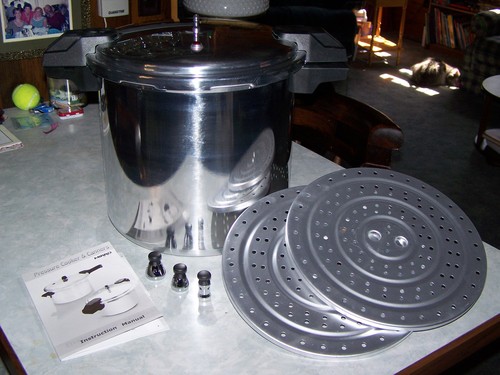Mirro - 7114000221 Mirro 92122A Polished Aluminum 5 / 10 / 15-PSI Pressure Cooker / Canner Cookware, 22-Quart, Silver customer photo 2