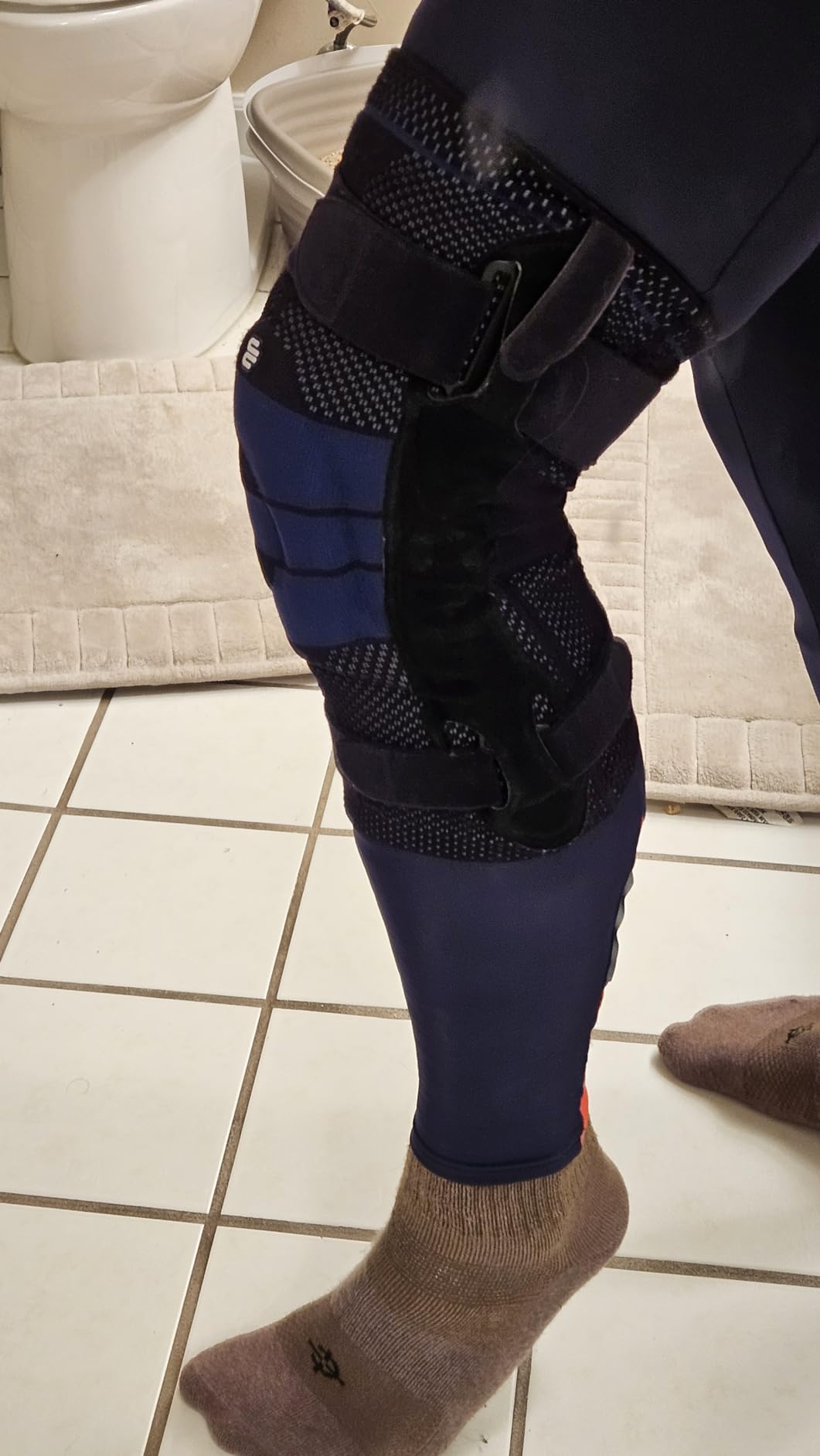 Bauerfeind GenuTrain S - Hinged Knee Brace Support - Advanced Stability of the knee joint customer photo 1