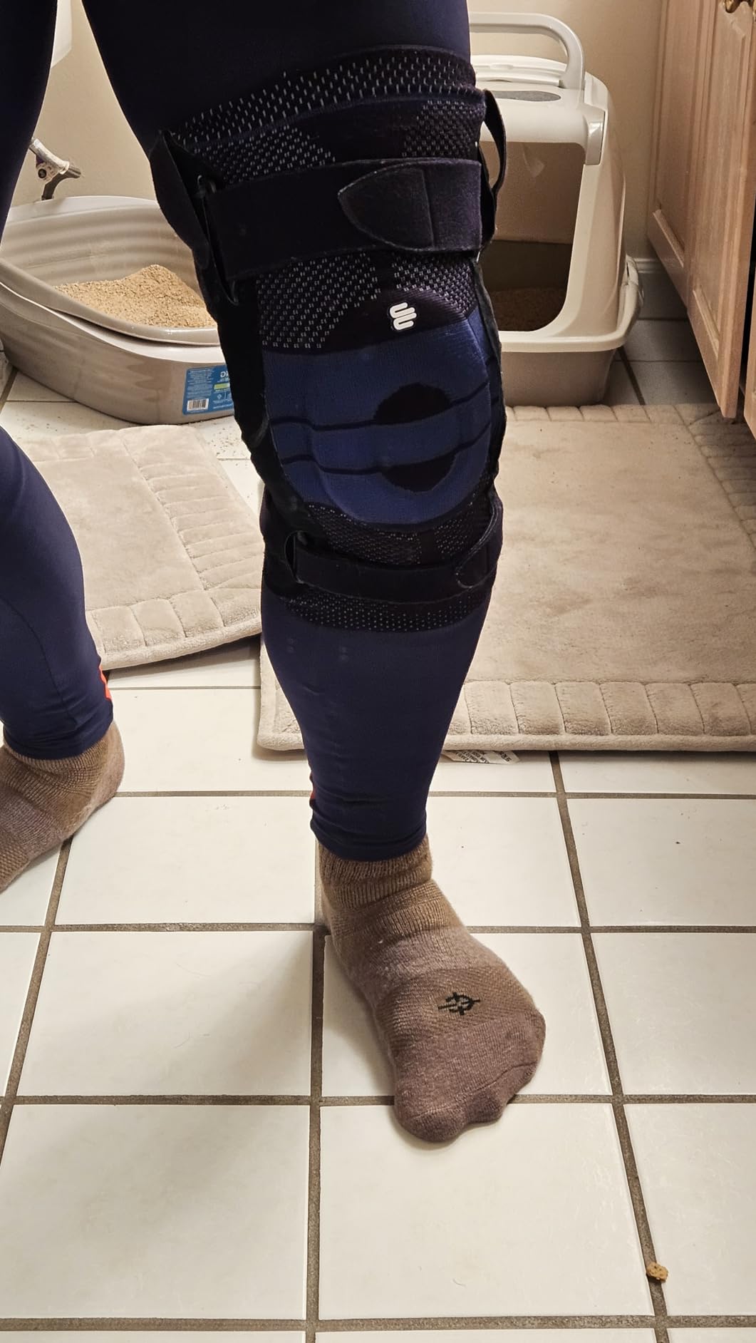 Bauerfeind GenuTrain S - Hinged Knee Brace Support - Advanced Stability of the knee joint customer photo 2