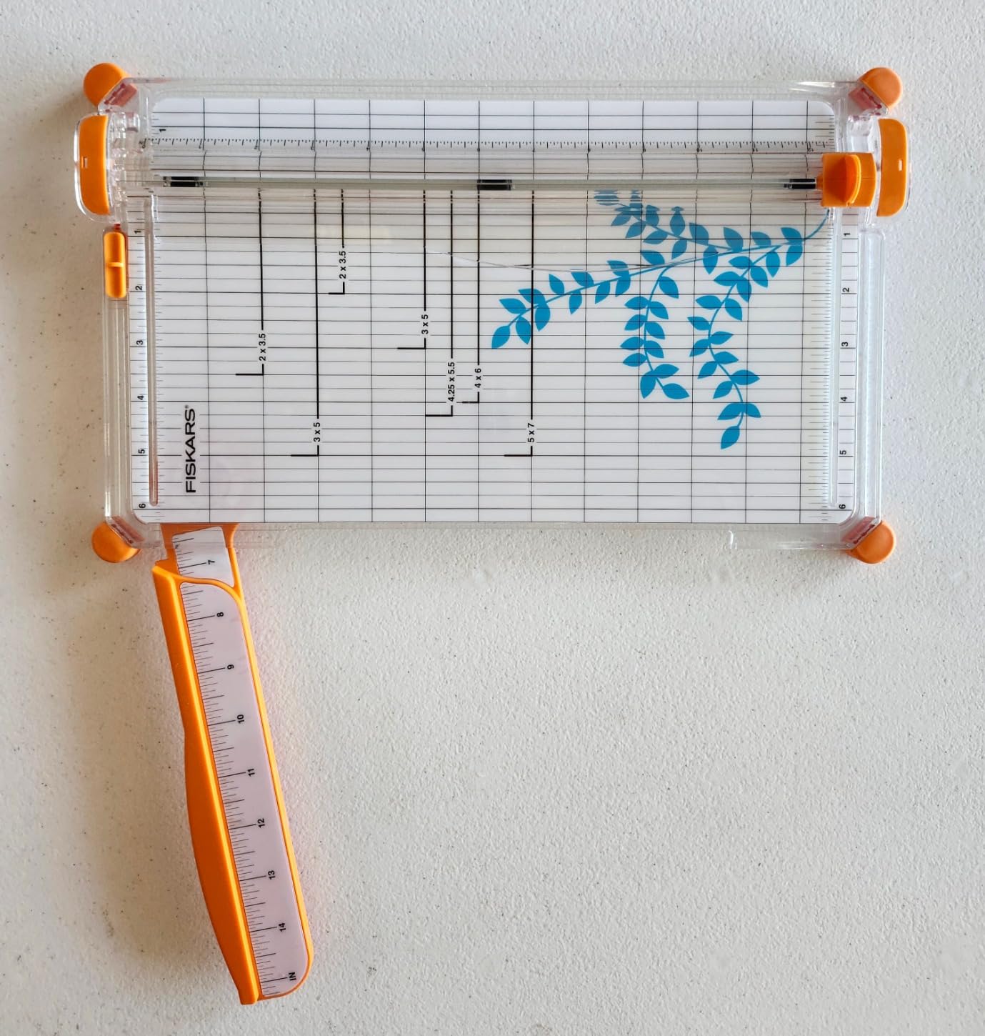 Fiskars Precision Paper Trimmer, Easy, Safe and Accurate for Crafts, Gifts, Cards, Photos, Always Cuts Straight, Swing-Out Arm Extends Measurements, Lightweight and Portable Sharp Paper Cutter customer photo 1