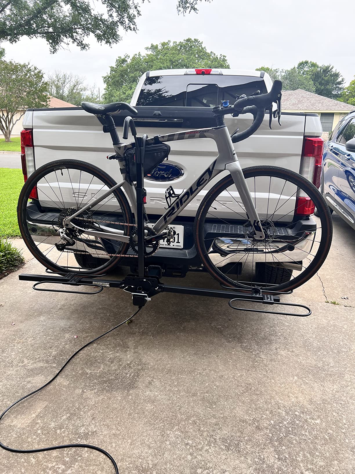Swagman Bicycle Carrier TRAVELER XC2 RV Approved Hitch Mount Bike Rack, Black customer photo 2