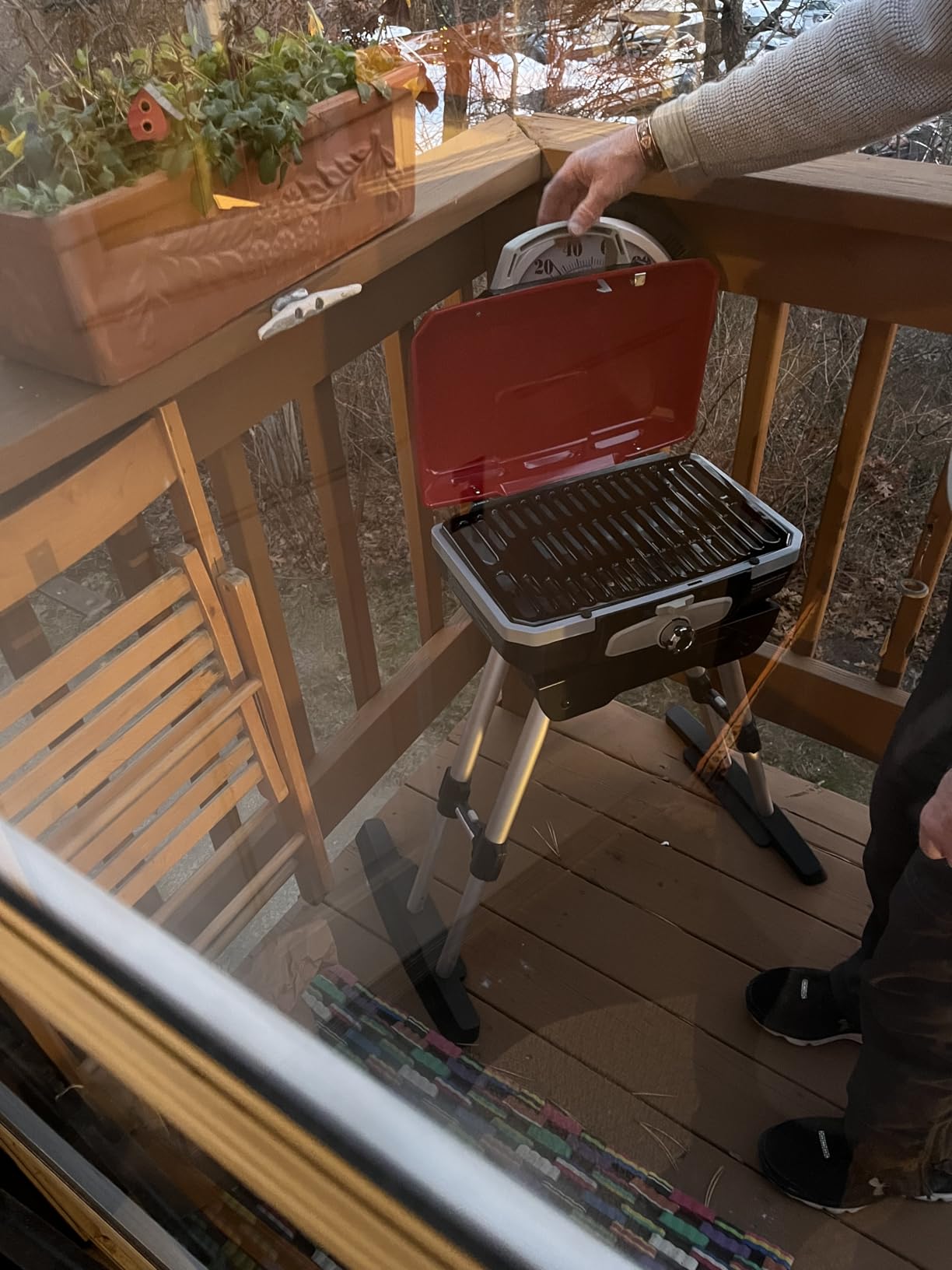 Cuisinart Petite Gourmet Portable Gas Grill with VersaStand, Compact Portable Grill Propane, 150 Sq. In. Cooking Surface, 5,500 BTU Burner Small Gas Grills for Camping, BBQ, Adjustable Base, Handles customer photo 1