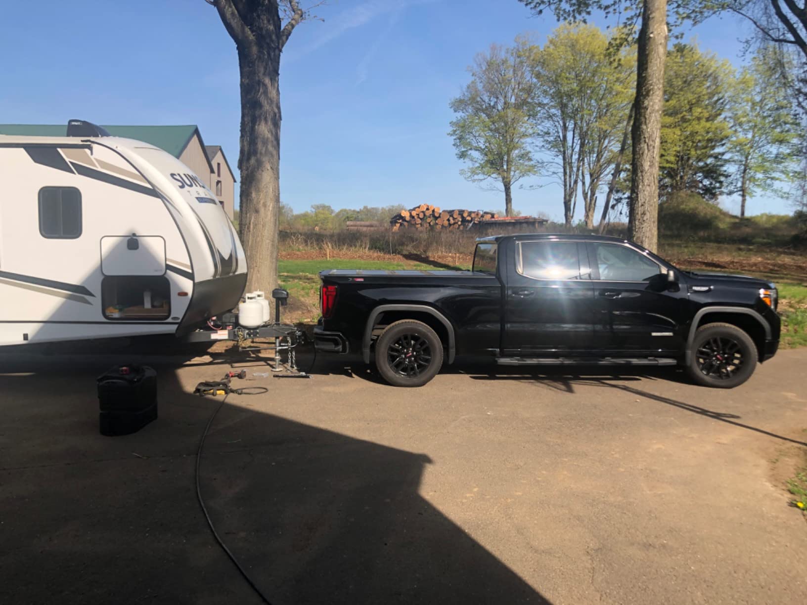 Camco Eaz-Lift Elite 1,000lb Weight Distribution Hitch Kit with Manually Adjusted Sway Control - Ready-to-Tow with Pre-Installed Hitch Ball, Sway Control Ball, U-Bolts, & Chain Package (48058) customer photo 1
