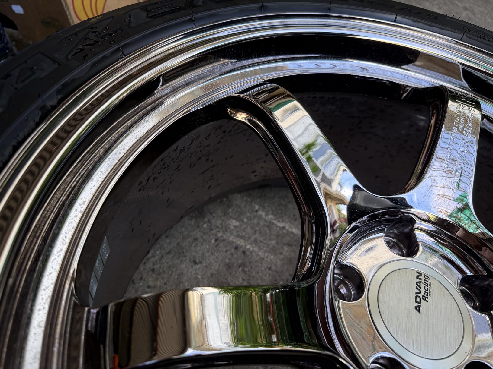 Mothers California Gold Chrome Polish, 12 oz. - Cleans & Brightens Chrome Bumpers, Wheels, Trim & Accessories, Protects Against Fingerprints, Rust & Corrosion customer photo 1
