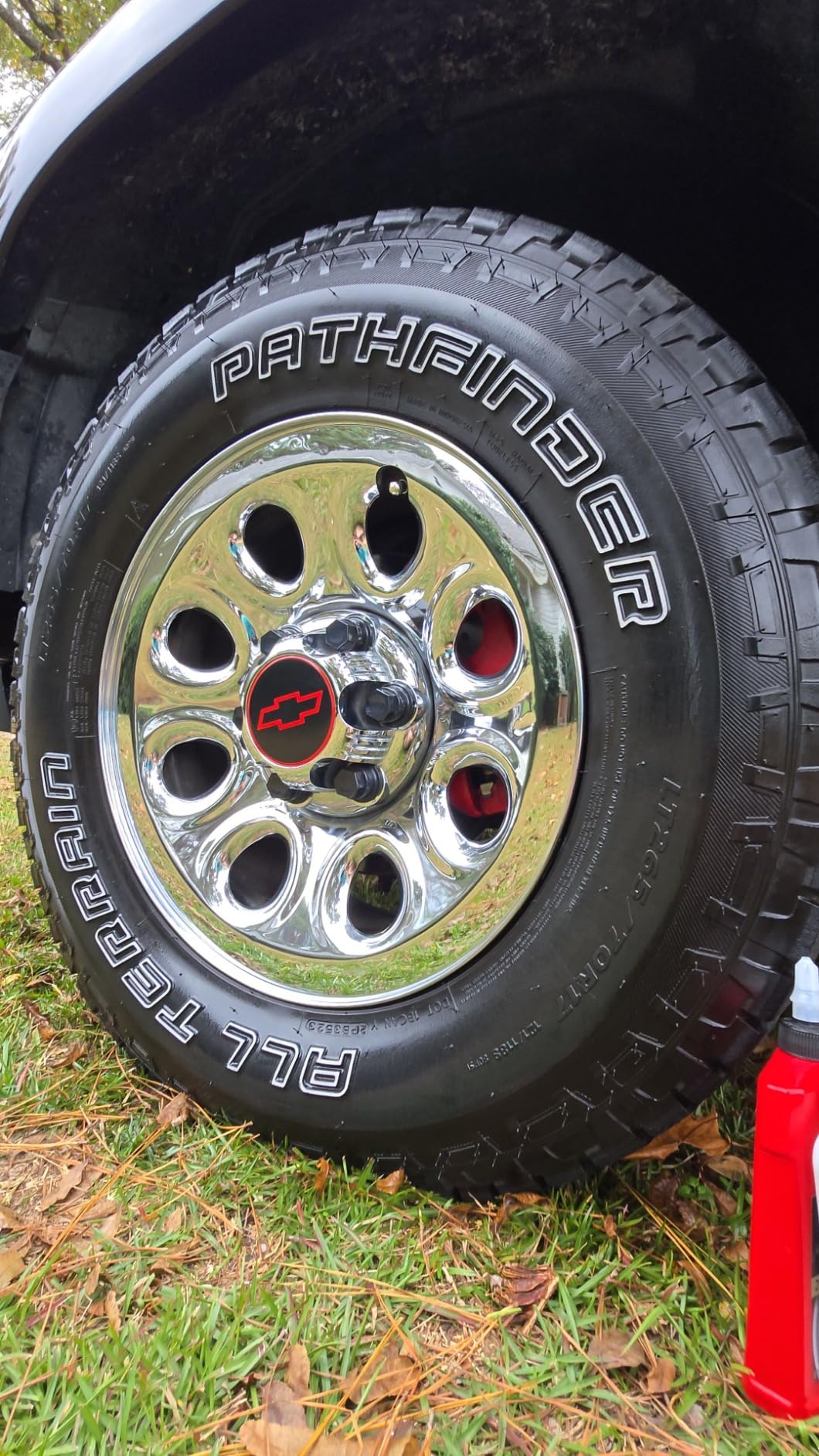 Mothers California Gold Chrome Polish, 12 oz. - Cleans & Brightens Chrome Bumpers, Wheels, Trim & Accessories, Protects Against Fingerprints, Rust & Corrosion customer photo 2