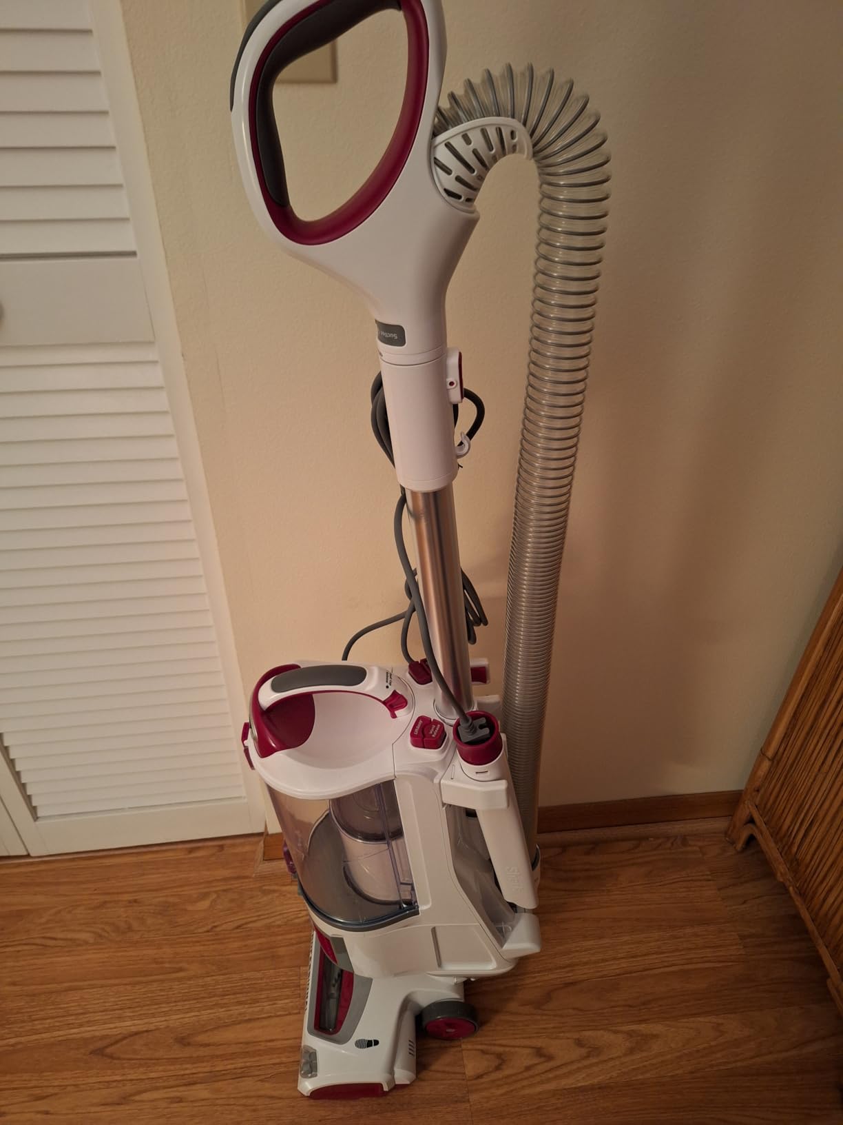 Shark Upright Vacuum Cleaner | Rotator Lift-Away | Pet Hair, Carpet & Hard Floor Cleaning | Dusting Brush, Upholstery & Crevice Tools | HEPA Filter | Swivel Steering | Headlights | White/Red | NV501 customer photo 1