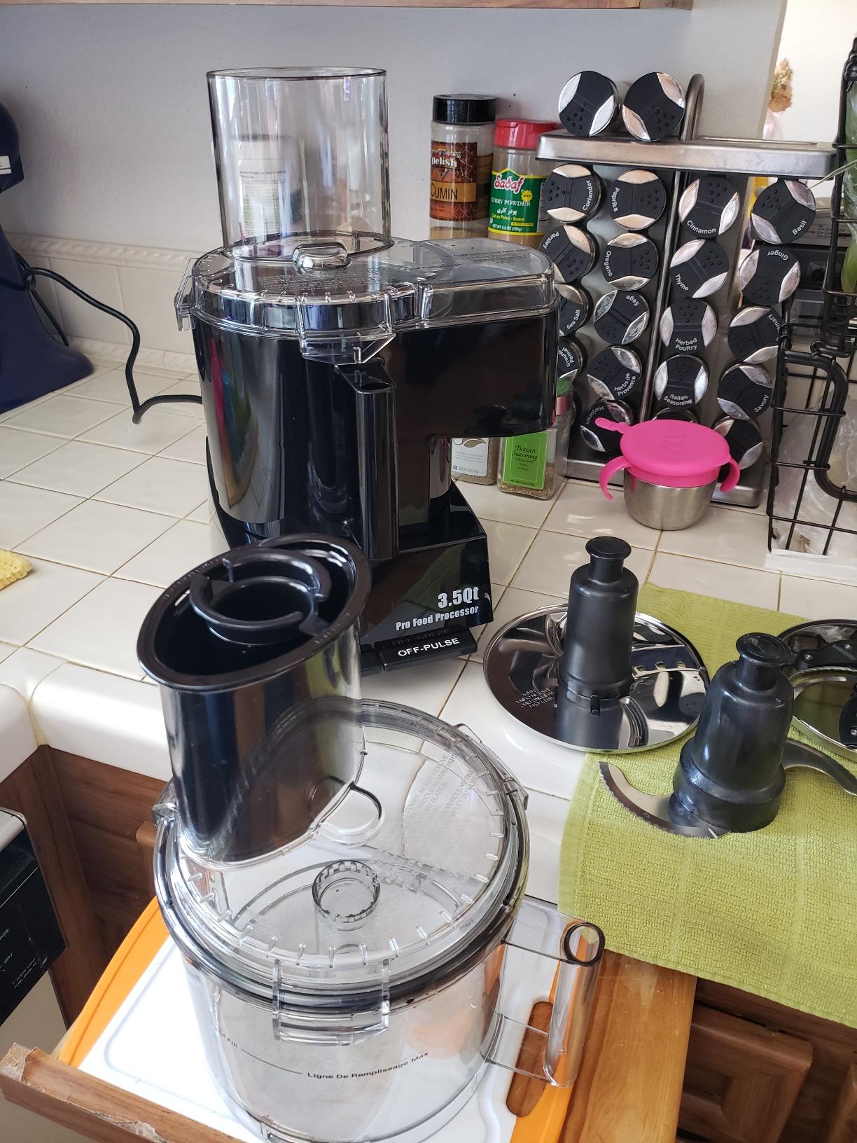 Waring Commercial WFP14SC 3.5 Quart Continuous Feed Food Processor, 1 HP Motor, Extra Large Feed Tube, Patented LiquiLock Seal Bowl System customer photo 3
