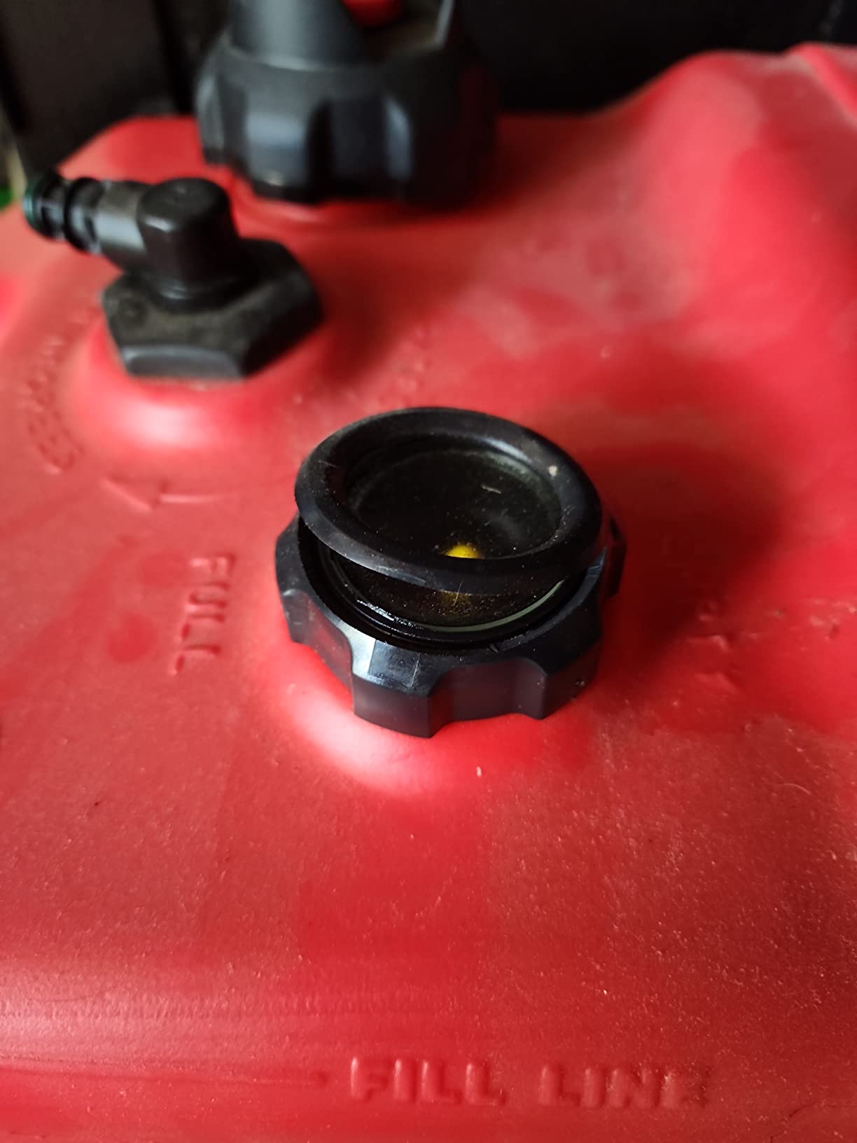 Moeller Marine EPA- Compliant Topside Fuel Tank - 6 Gallons, Low Profile, Model# 620049LP customer photo 1