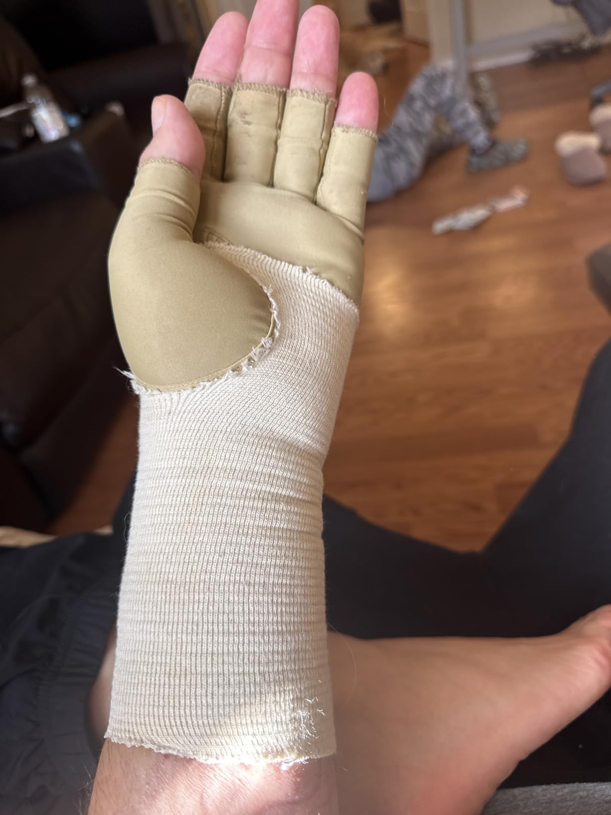 Rolyan Compression Glove, Fingerless Compression Glove for Arthritis for Men & Women, Arthritis Compression Gloves for Carpal Tunnel, Compression Glove for Swelling, Right Hand, Medium, Open Finger customer photo 1