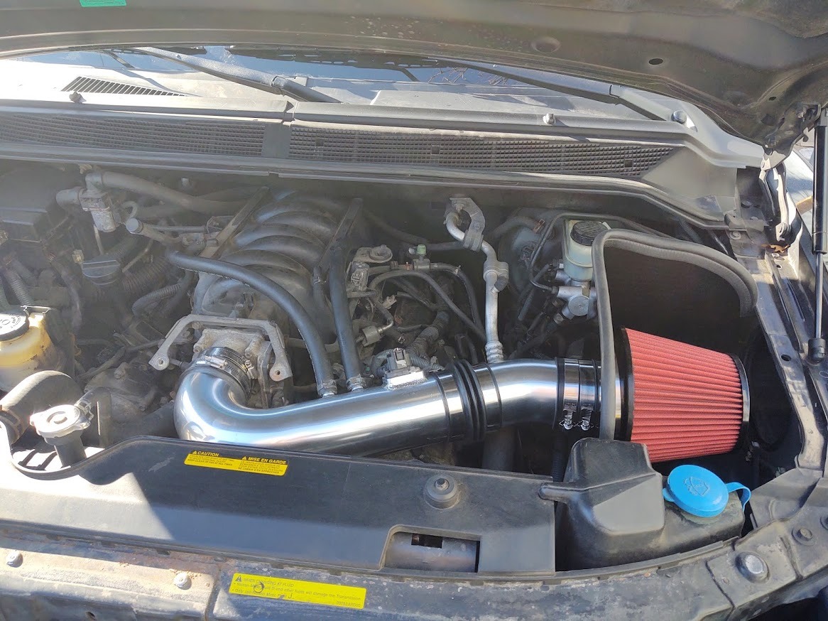 Spectre Performance Air Intake Kit: High Performance, Desgined to Increase Horsepower and Torque: Compatible with 2004-2014 NISSAN/INFINITI (Armada, Titan, QX56) SPE-9951, Red customer photo 2