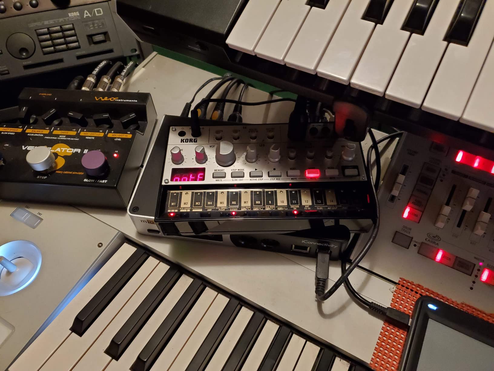 Korg Volca Keys Analogue Loop Synthesizer Polyphonic w/Simple-three Voice Analog and Self Tuning customer photo 1