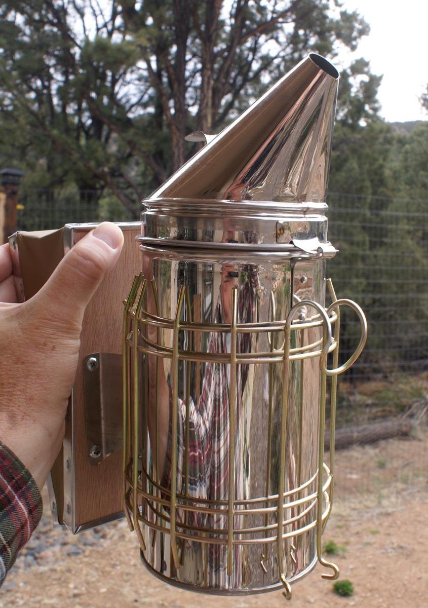 VIVO Large Stainless Steel Bee Hive Smoker with Heat Shield, Beekeeping Equipment Tool Kit, BEE-V001L customer photo 2